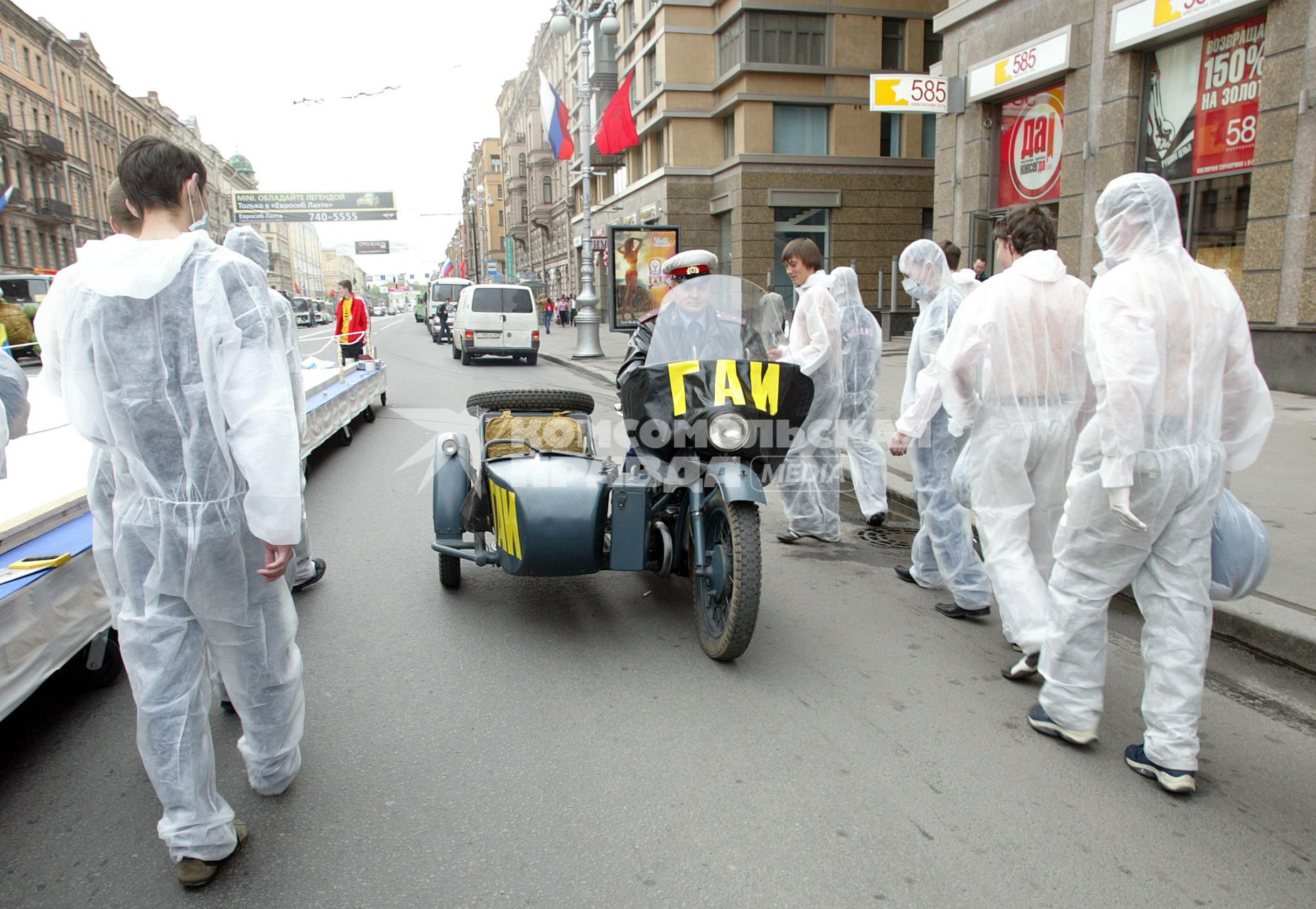 ежегодный санкт-петербургский карнавал в честь дня города
27.05.2006