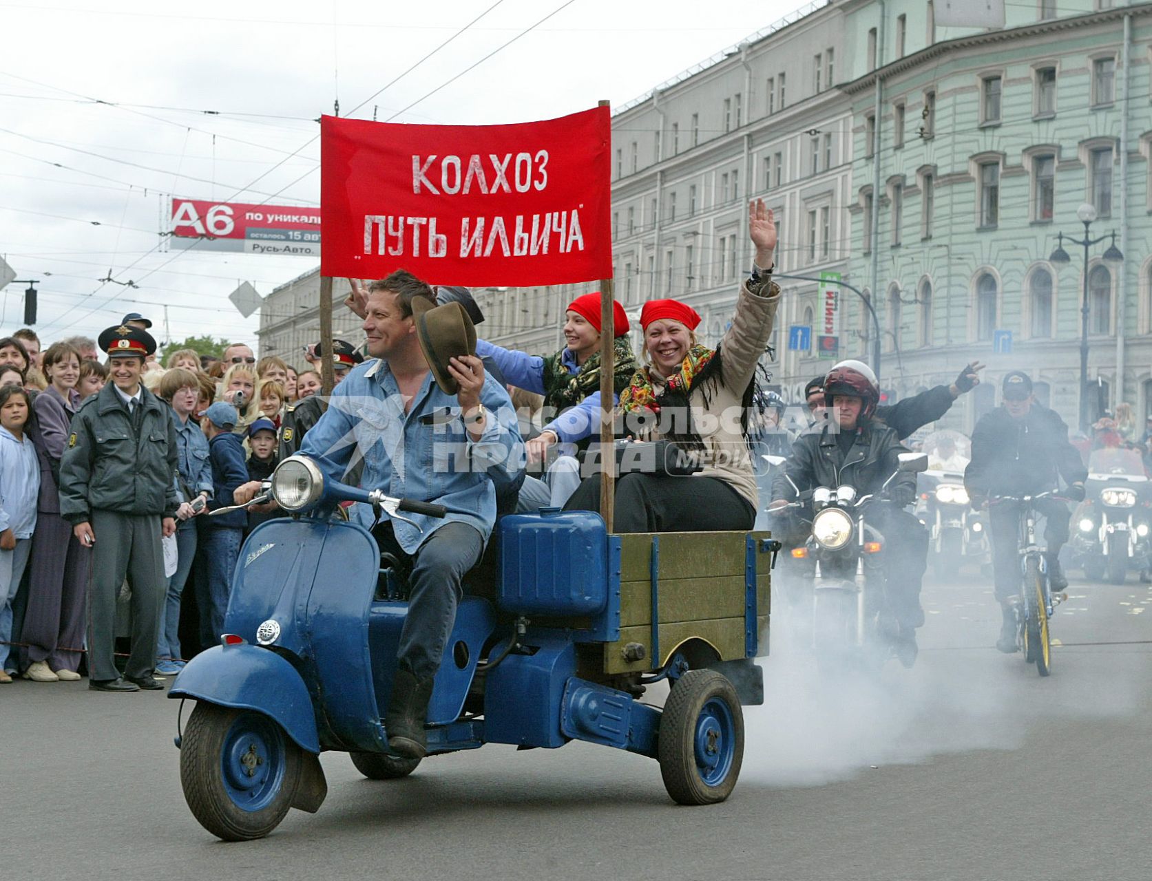 ежегодный санкт-петербургский карнавал в честь дня города
27.05.2006