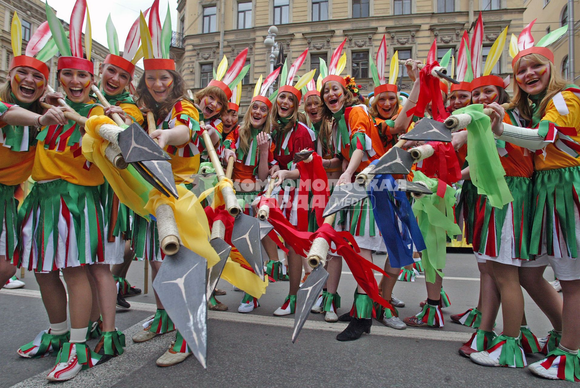 ежегодный санкт-петербургский карнавал в честь дня города
27.05.2006