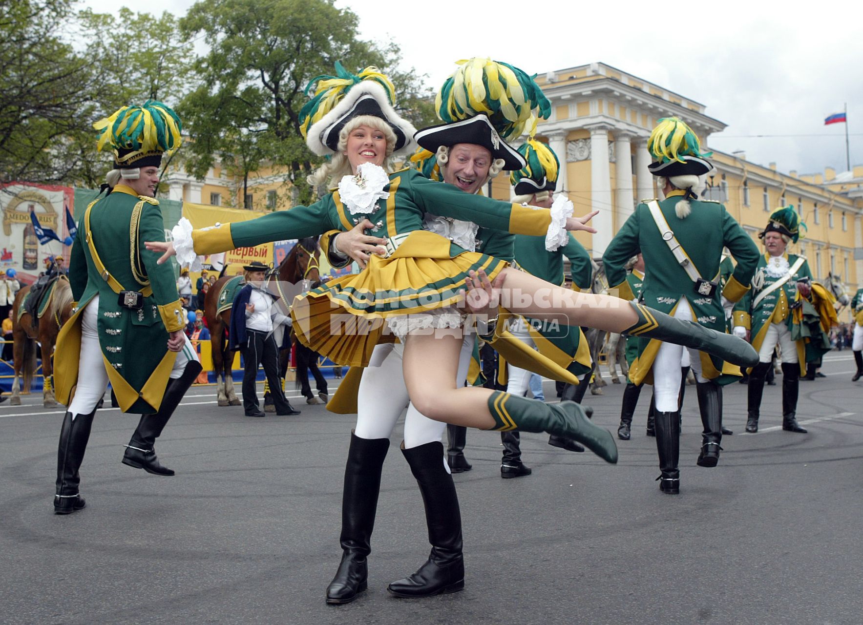 ежегодный санкт-петербургский карнавал в честь дня города
27.05.2006