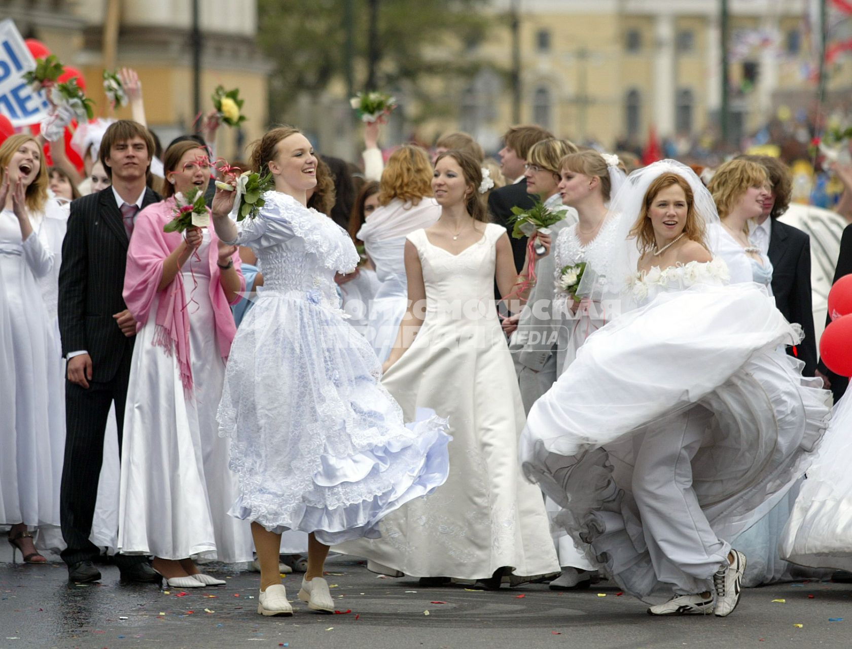 ежегодный санкт-петербургский карнавал в честь дня города
27.05.2006