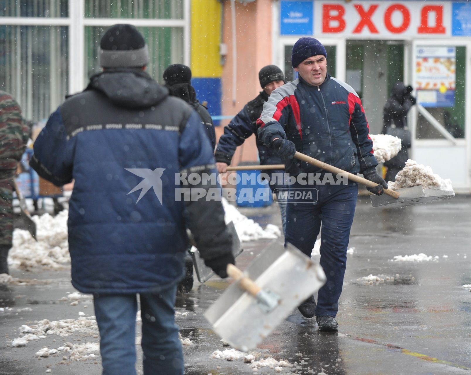 09 февраля 2011. Снегопад, уборка снега.