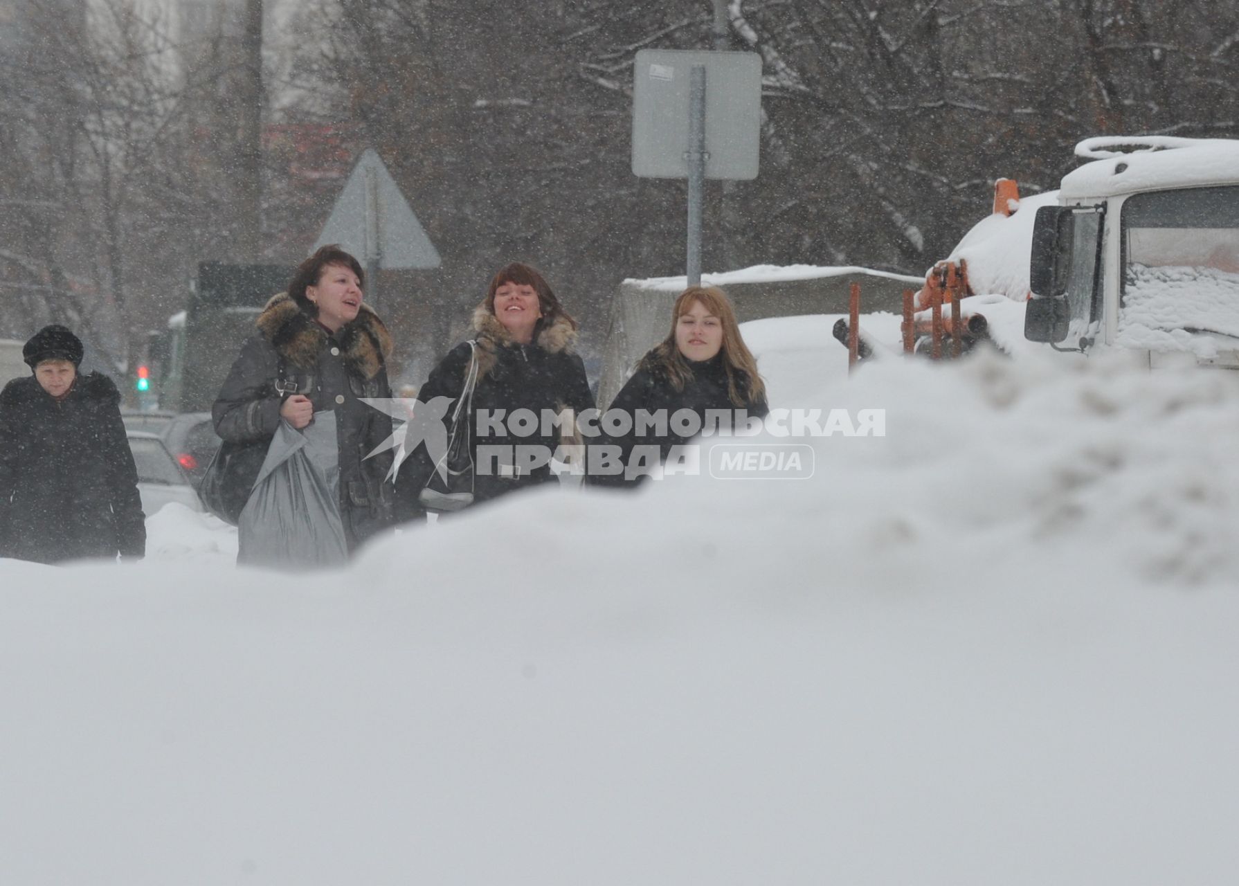 09 февраля 2011. Снегопад, прохожие, прогулка .