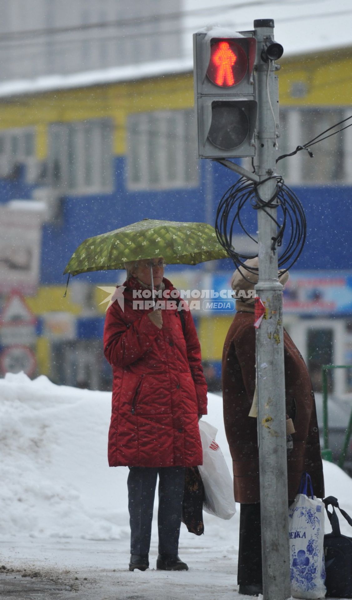 09 февраля 2011. Снегопад, прохожие, прогулка .