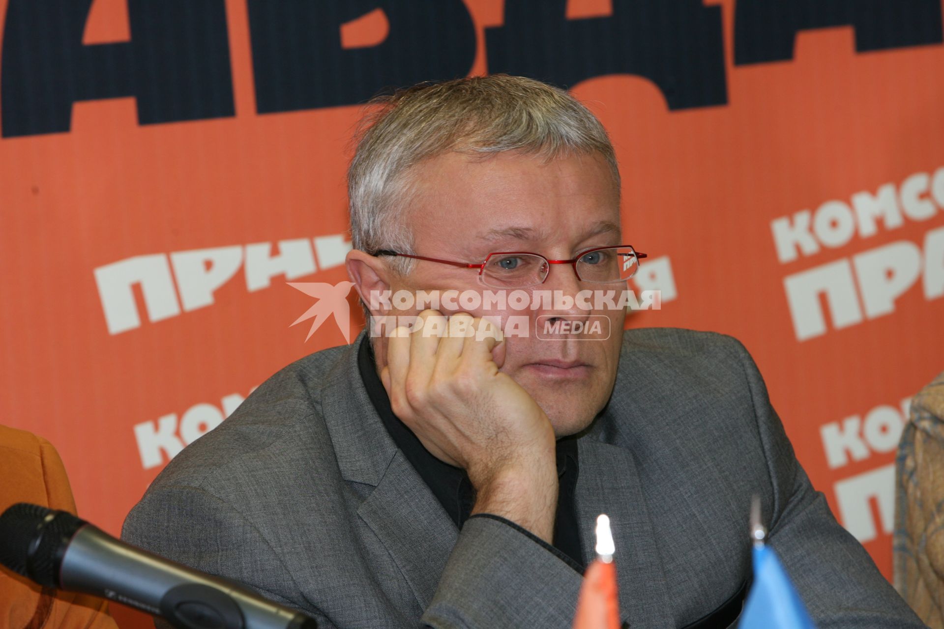 Российский предприниматель, бизнесмен Александр Лебедев на пресс-конференции в КП. 26 февраля 2008 года.
