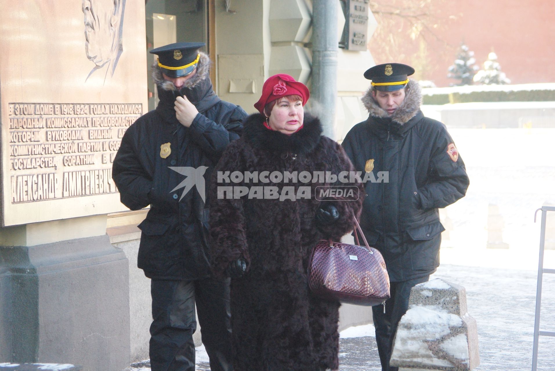 Замерзшие люди в городе, Москва, 15 февраля 2011 года. Зима, холод, мороз