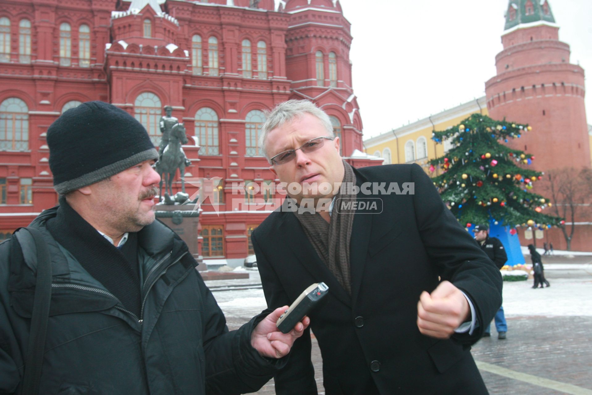 Российский предприниматель, бизнесмен Александр Лебедев. Манежная площадь, Исторический музей. 13 декабря 2007 года.