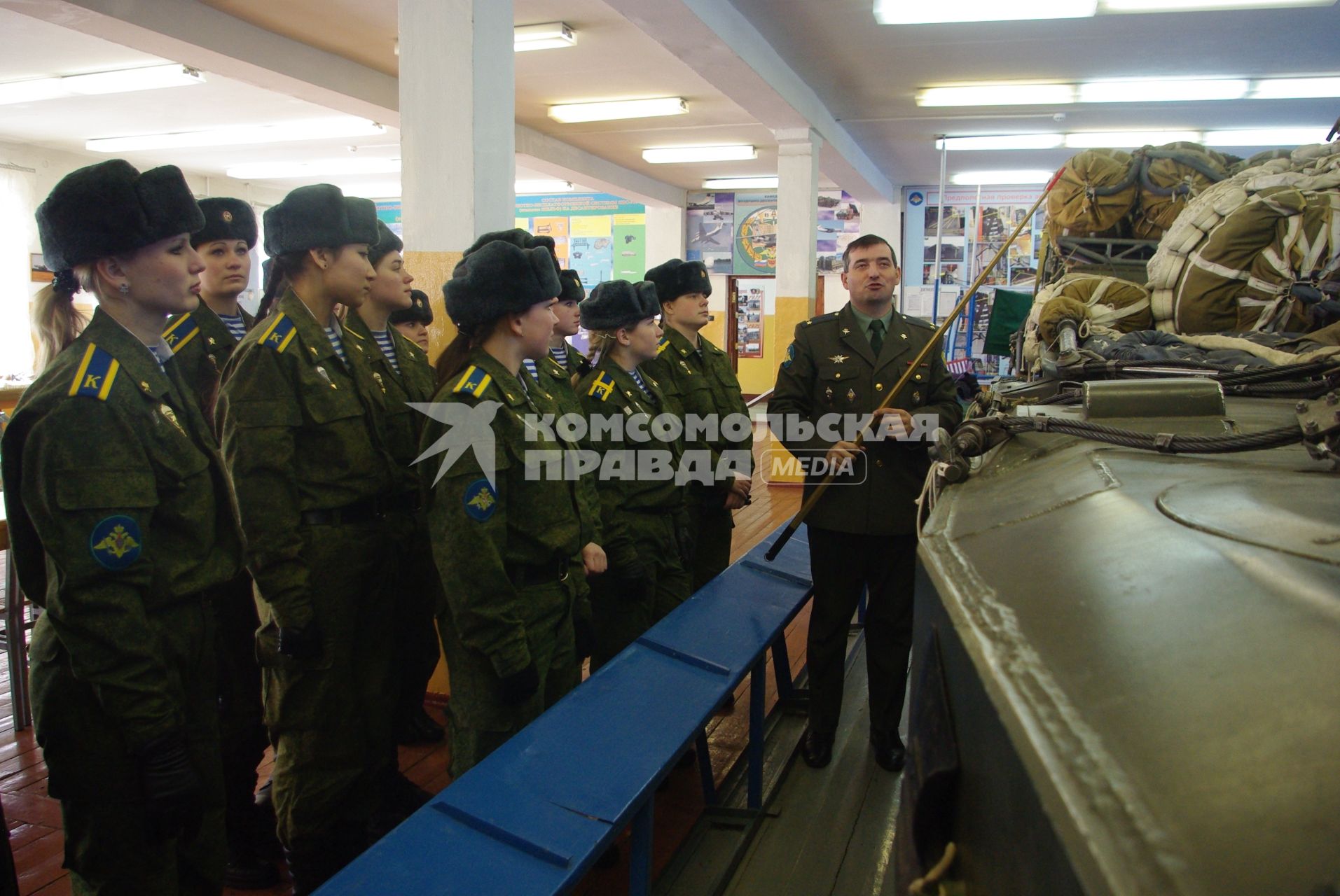 Девушки- курсанты 2 взвода рязанского десантного училища, Рязань, 18 февраля 2011 года. РВВДКУ, десантники, быт, учеба, занятия, армия, военная форма, женщины в армии