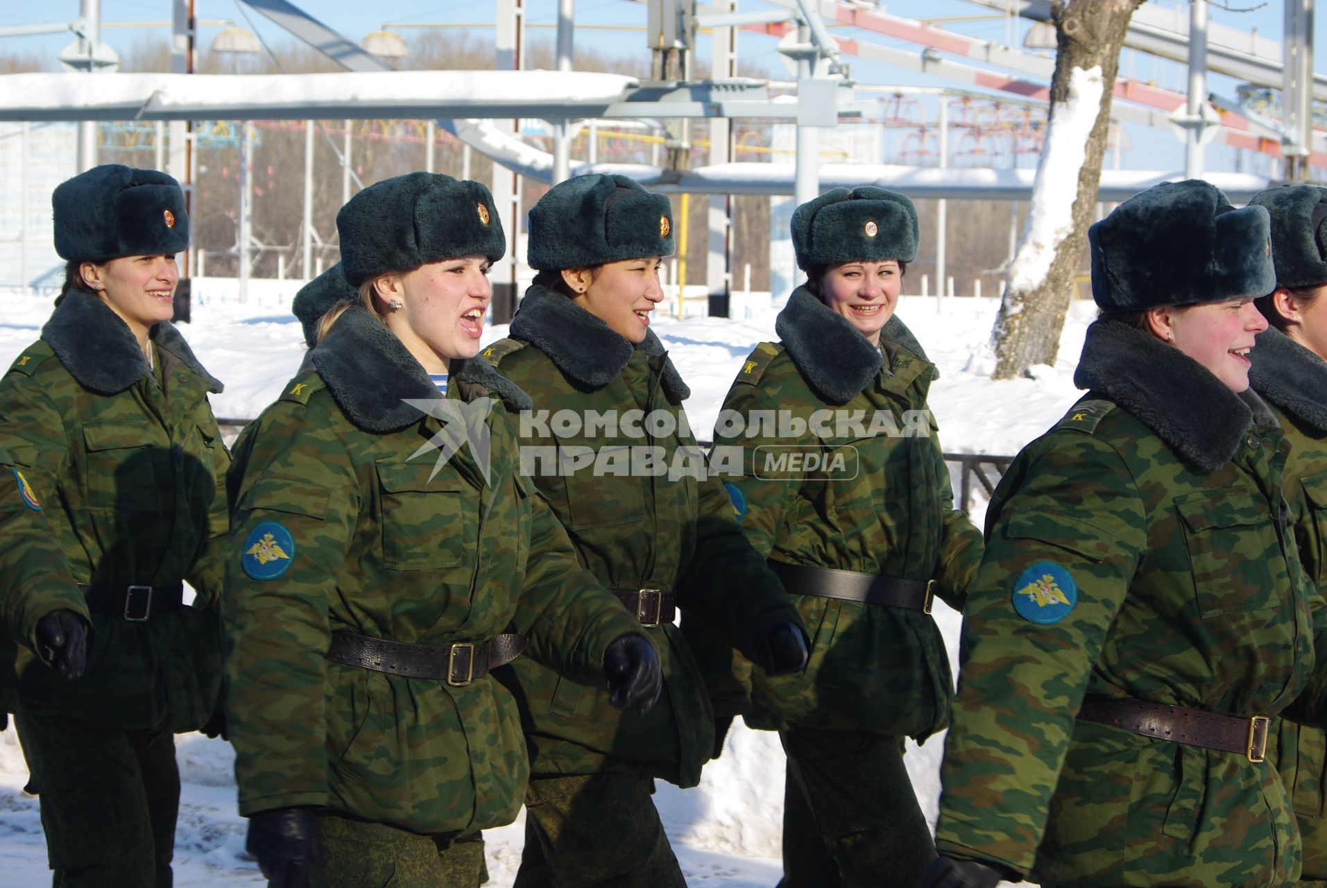 Девушки- курсанты 2 взвода рязанского десантного училища, Рязань, 18 февраля 2011 года. РВВДКУ, десантники, быт, учеба, занятия, армия, военная форма, женщины в армии,