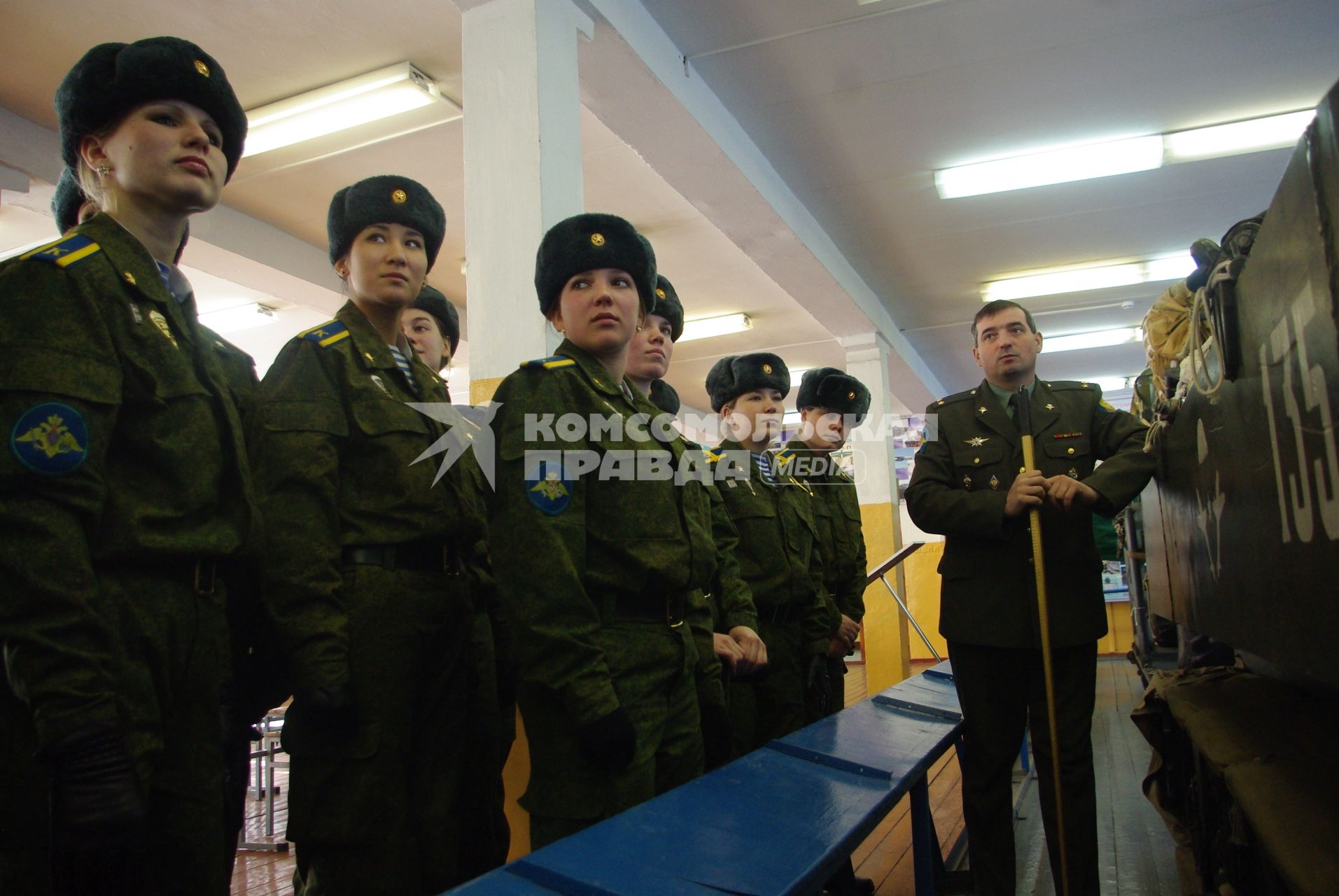 Девушки- курсанты 2 взвода рязанского десантного училища, Рязань, 18 февраля 2011 года. РВВДКУ, десантники, быт, учеба, занятия, армия, военная форма, женщины в армии