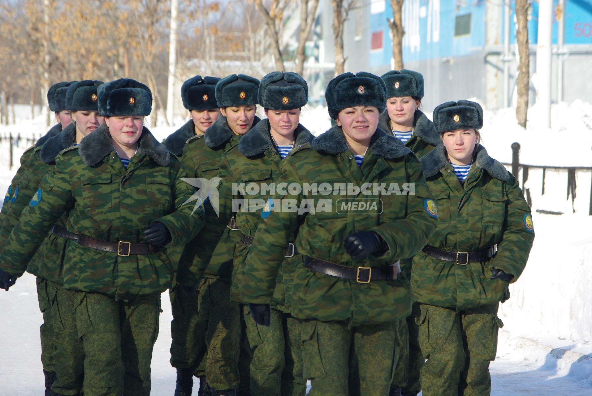 Девушки- курсанты 2 взвода рязанского десантного училища, Рязань, 18 февраля 2011 года. РВВДКУ, десантники, быт, учеба, занятия, армия, военная форма, женщины в армии,