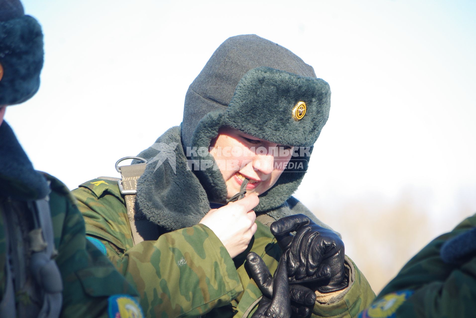 Девушки- курсанты 2 взвода рязанского десантного училища, Рязань, 18 февраля 2011 года. РВВДКУ, десантники, быт, учеба, занятия, армия, военная форма, женщины в армии, прыжки с парашютом, парашют, тренажеры,