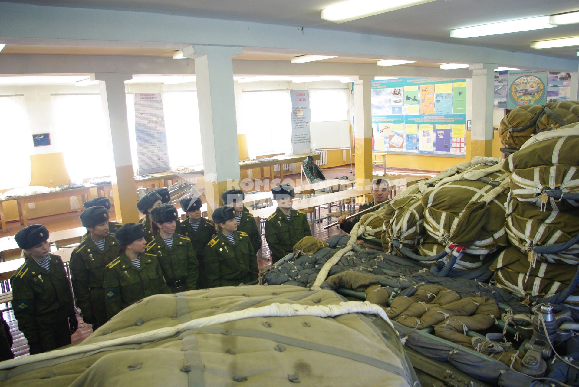 Девушки- курсанты 2 взвода рязанского десантного училища, Рязань, 18 февраля 2011 года. РВВДКУ, десантники, быт, учеба, занятия, армия, военная форма, женщины в армии