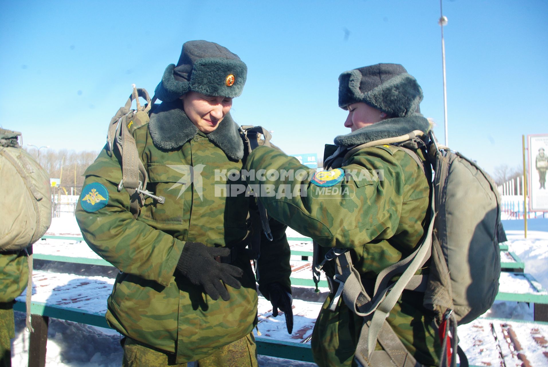 Девушки- курсанты 2 взвода рязанского десантного училища, Рязань, 18 февраля 2011 года. РВВДКУ, десантники, быт, учеба, занятия, армия, военная форма, женщины в армии, прыжки с парашютом, парашют, тренажеры,
