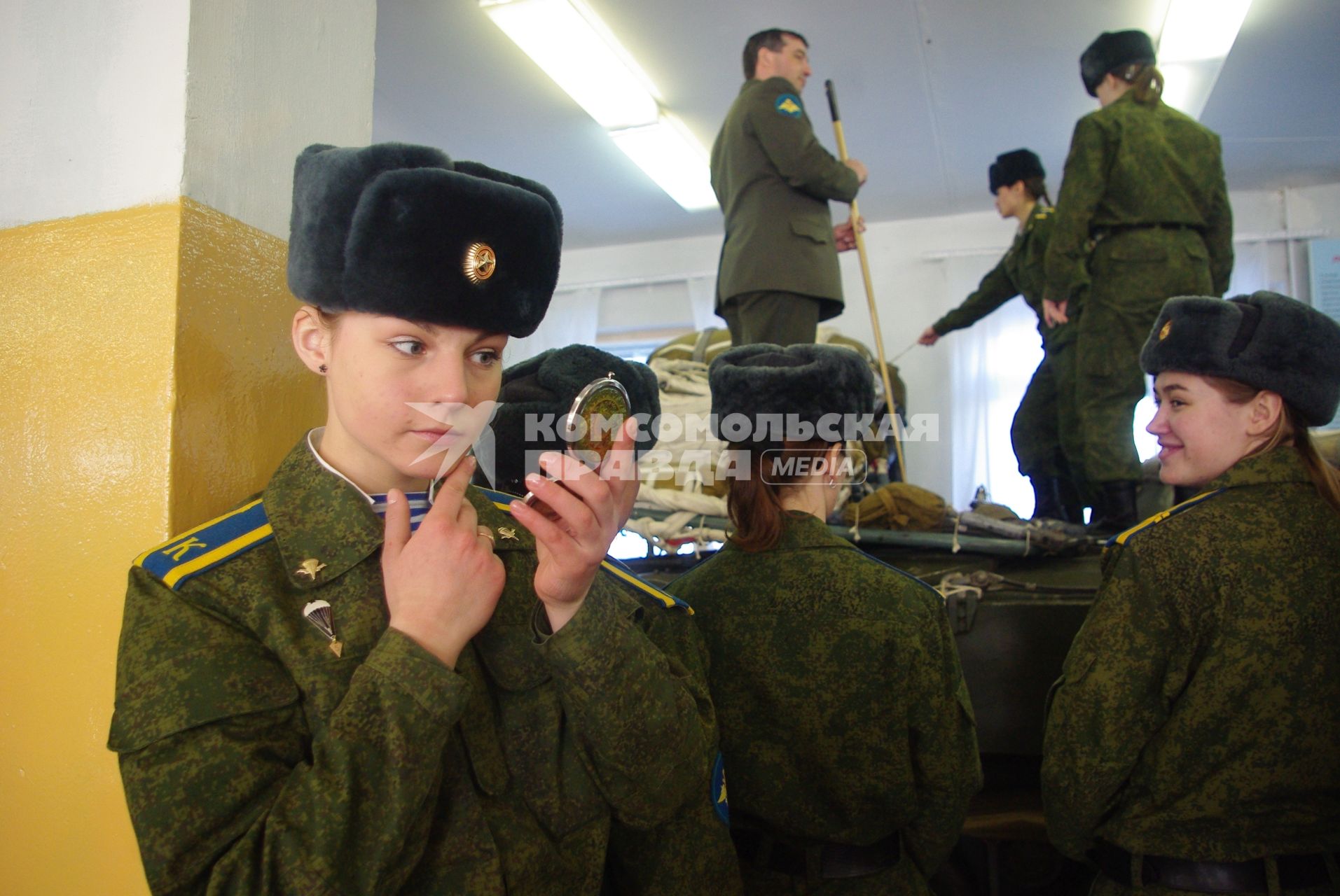 Девушки- курсанты 2 взвода рязанского десантного училища, Рязань, 18 февраля 2011 года. РВВДКУ, десантники, быт, учеба, занятия, армия, военная форма, женщины в армии