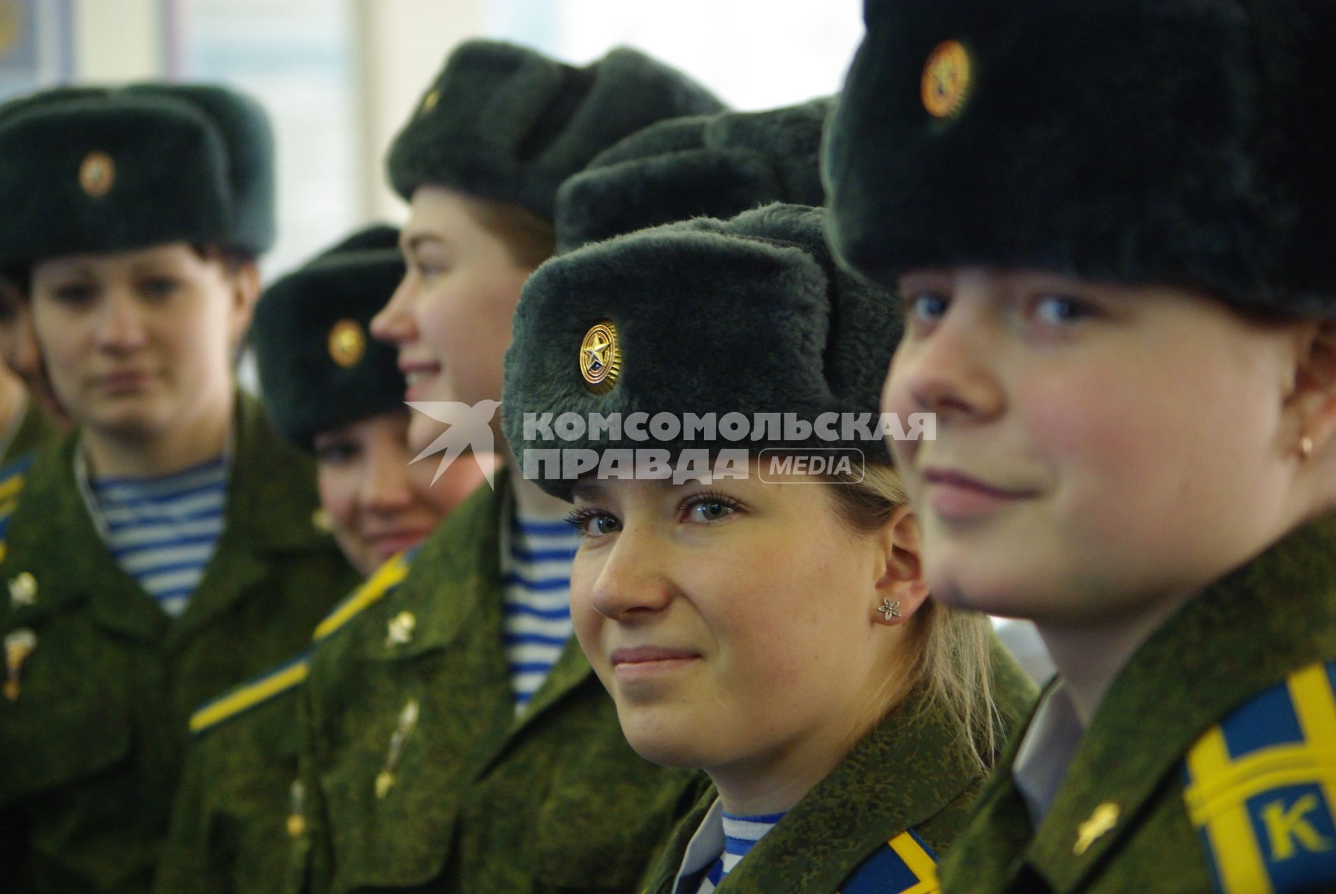 Девушки- курсанты 2 взвода рязанского десантного училища, Рязань, 18 февраля 2011 года. РВВДКУ, десантники, быт, учеба, занятия, армия, военная форма, женщины в армии