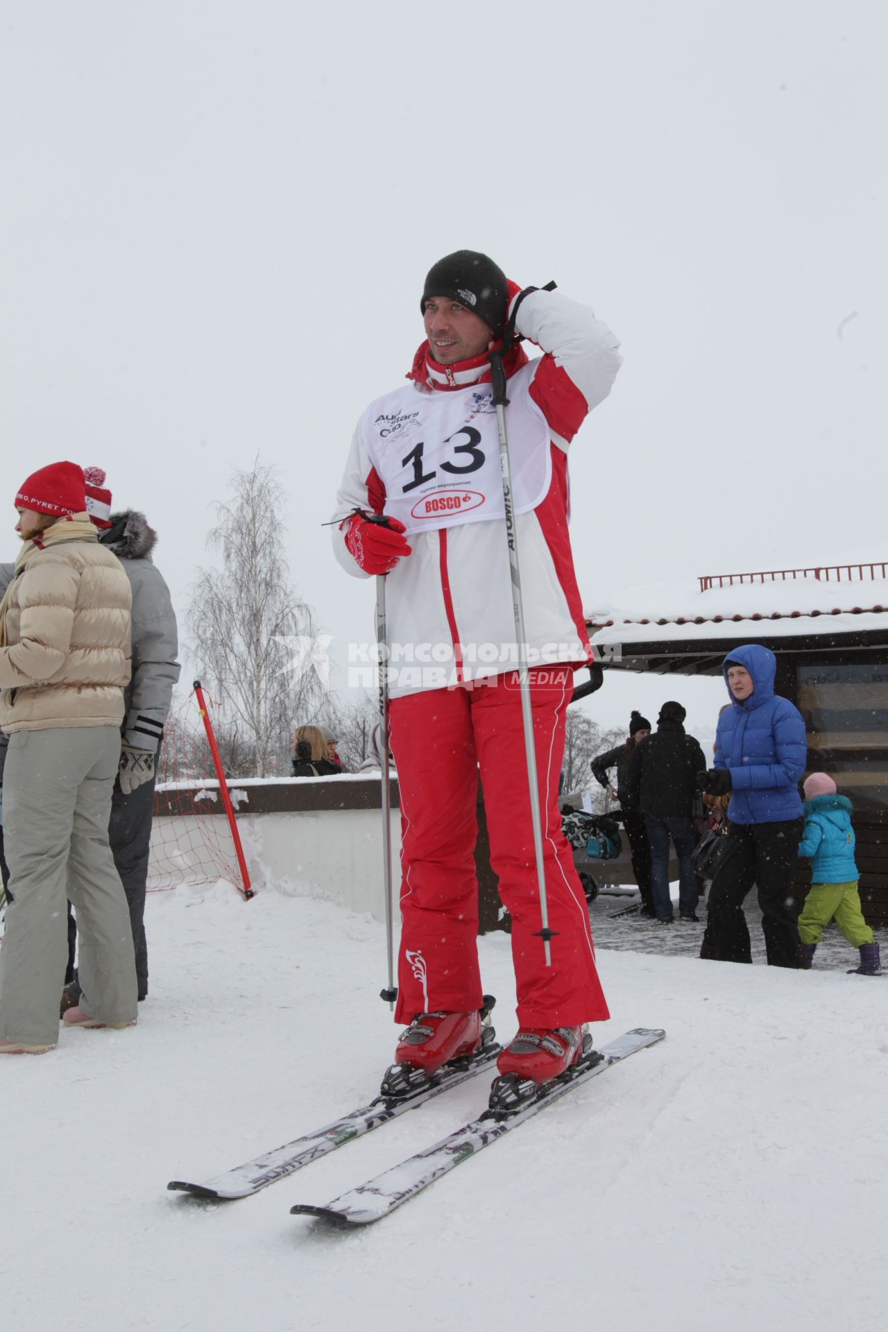 12 февраля 2011г. Парк Яхрома. Турнир по горным лыжам и сноуборду среди звезд. На фото: Актер Андрей Мерзликин
