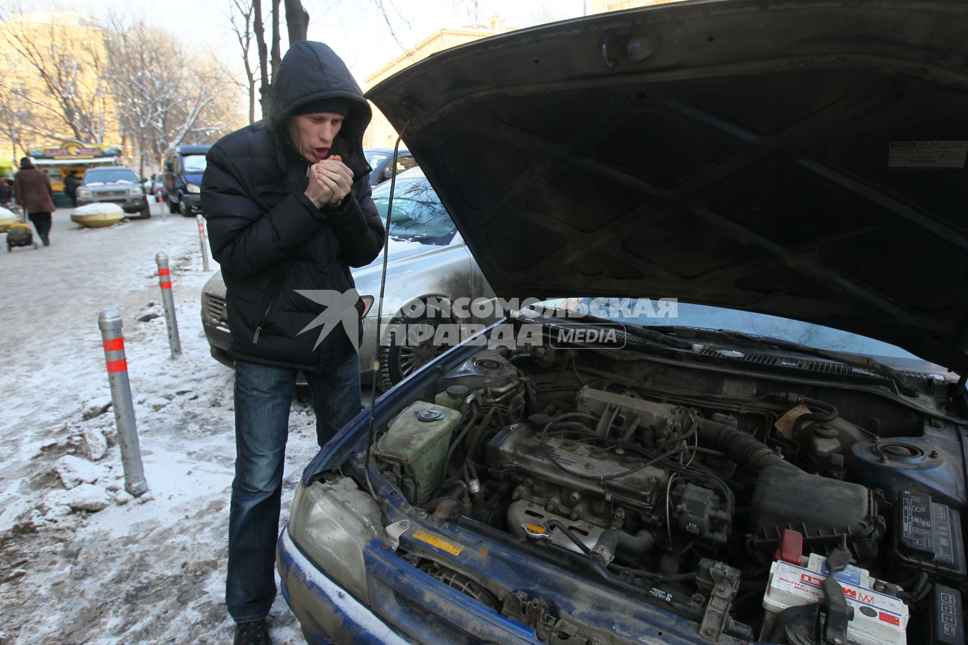 18 февраля 2011г.  Разогрев автомобиля, зима, мороз, двигатель автомобиля, автовладелец.