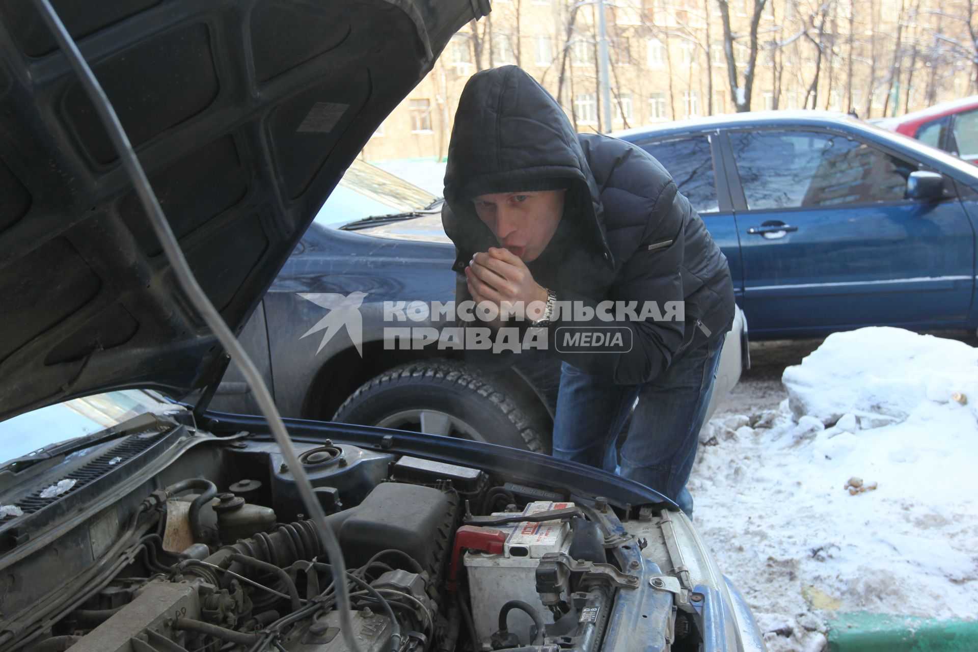 18 февраля 2011г.  Разогрев автомобиля, зима, мороз, двигатель автомобиля, автовладелец.