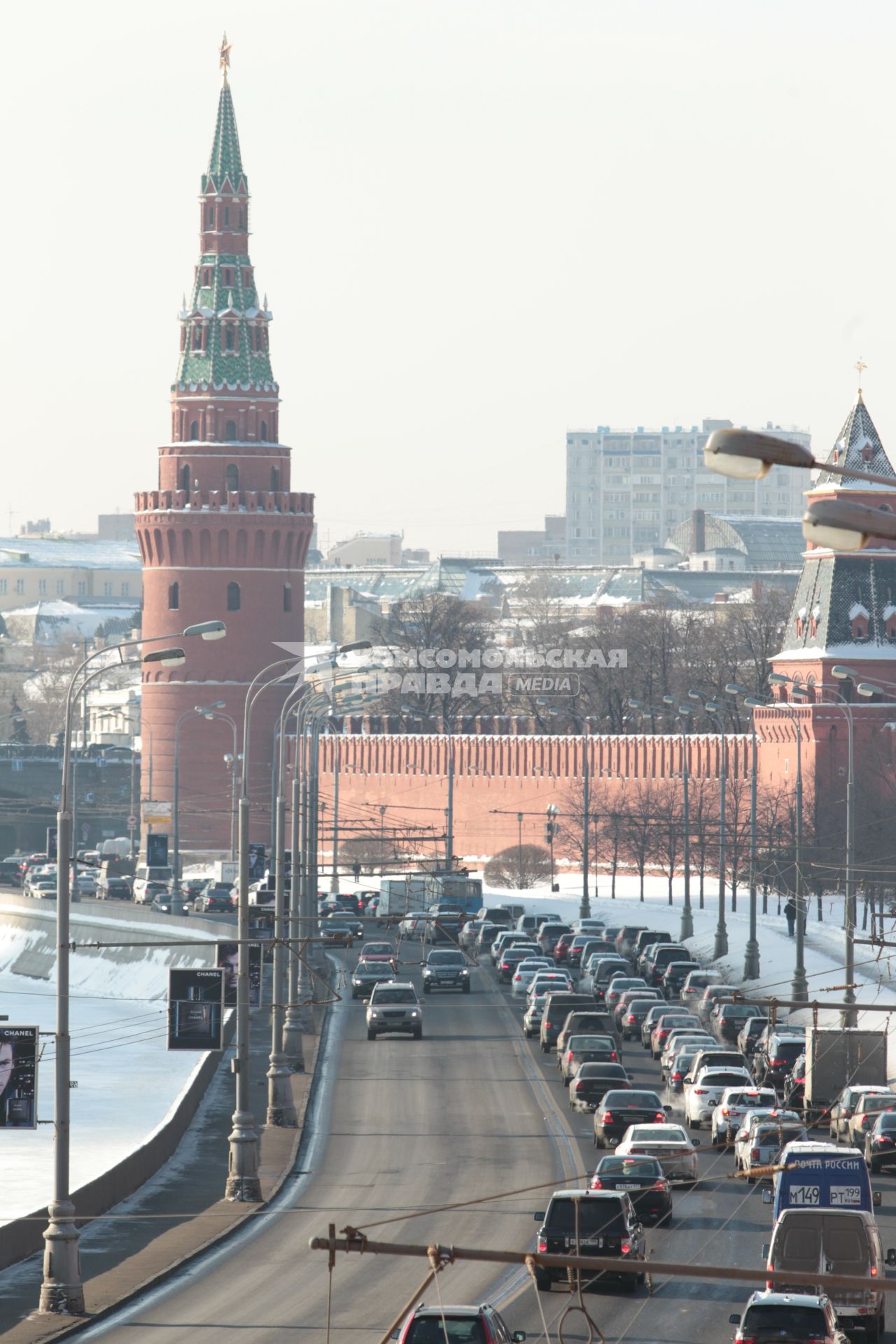 18 февраля 2011г. Москва. Кремлевская набережная.  Машины