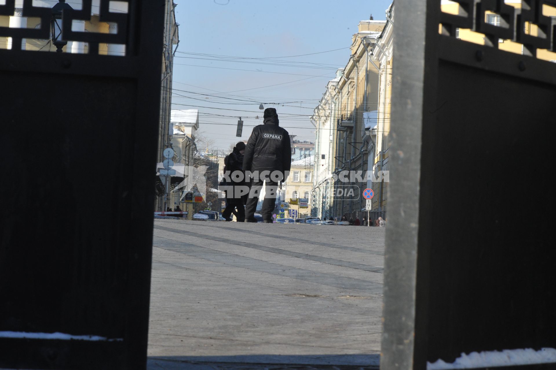 Россия. Москва. 18 февраля 2011г. Охранник