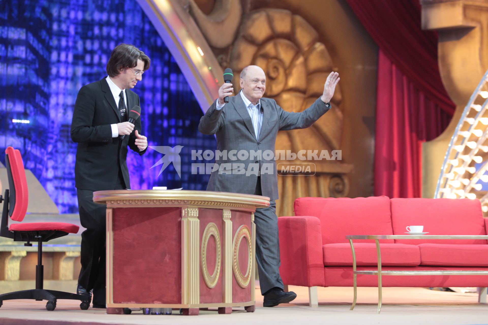 Съемки программы ДОБРЫЙ ВЕЧЕР С МАКСИМОМ 19 Февраля 2011 года.  На фото: телеведущий  Максим Галкин и  актёр, режиссёр, сценарист, продюсер Владимир Меньшов