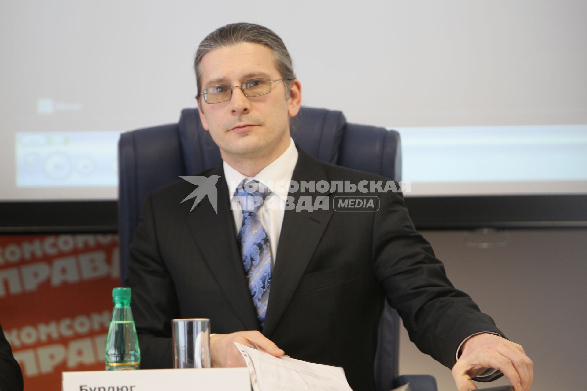 Бурдюг Василий на пресс-конференции в КП, посвященной закрытию клуба \"Гнездо глухаря\" 25 февраля 2011г.