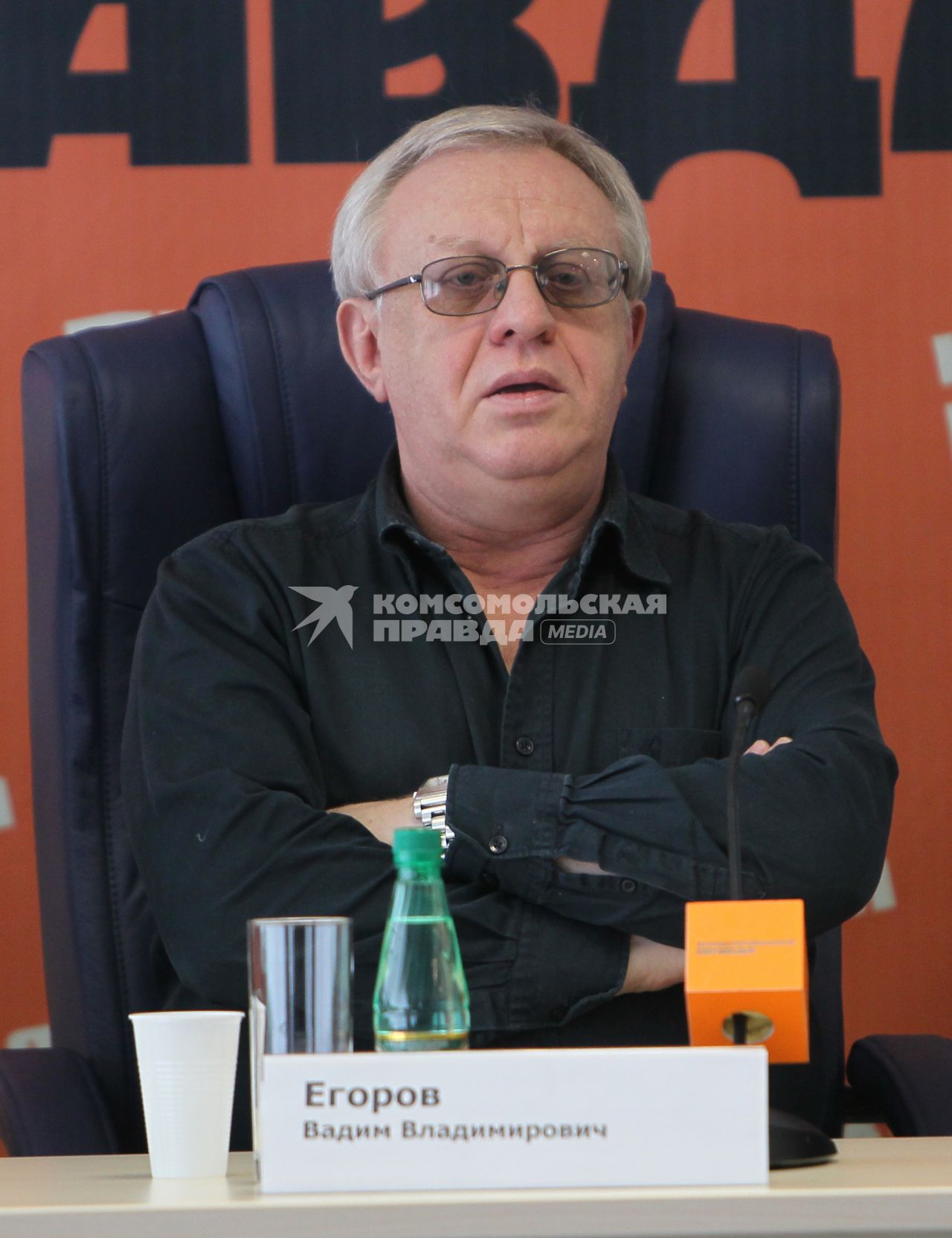 Бард Вадим Егоров на пресс-конференции в КП, посвященной закрытию клуба \"Гнездо глухаря\" 25 февраля 2011г.