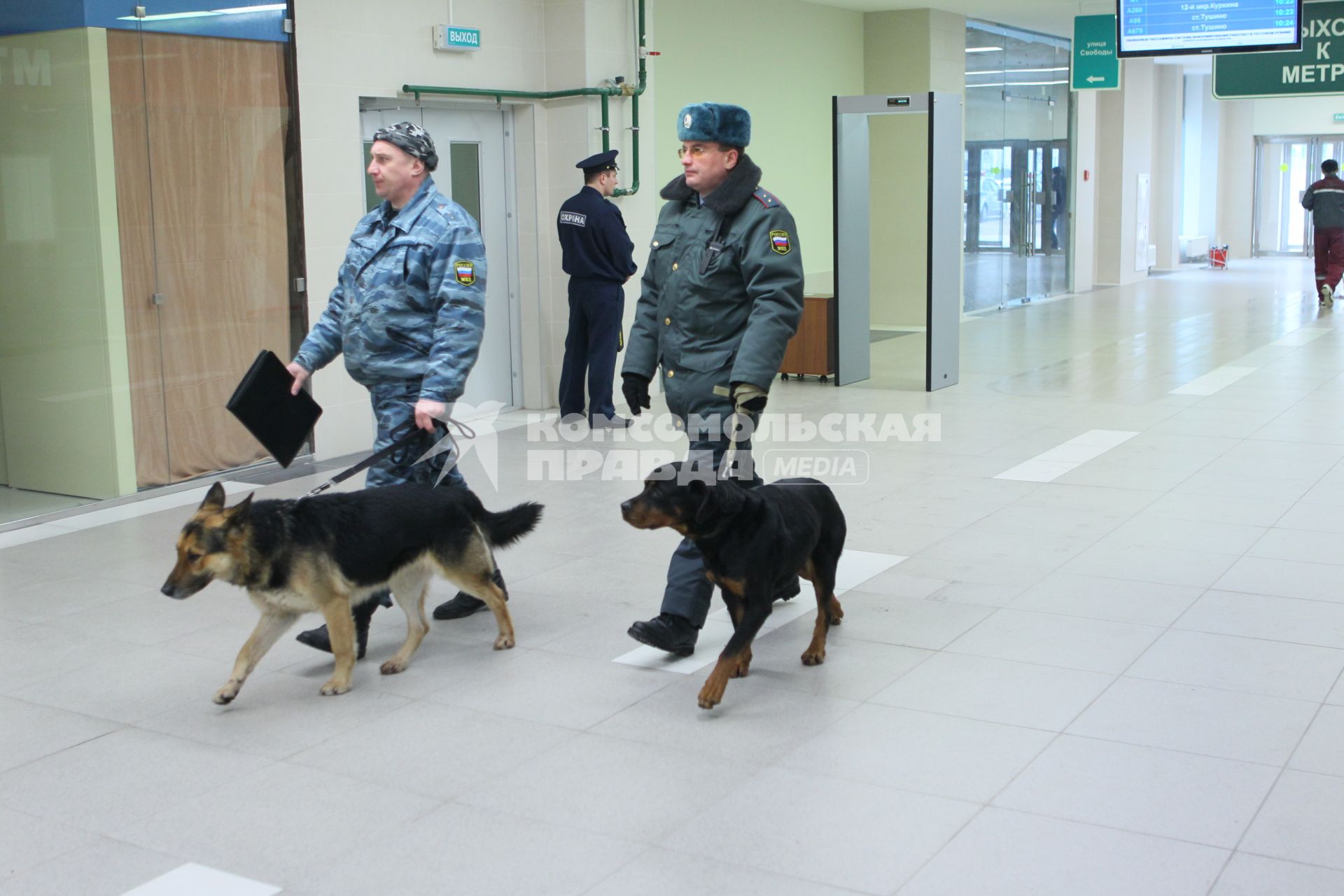 19 февраля 2011г. Развязка автомобильная, паркинг на планерной вовремя посещения Собянина.