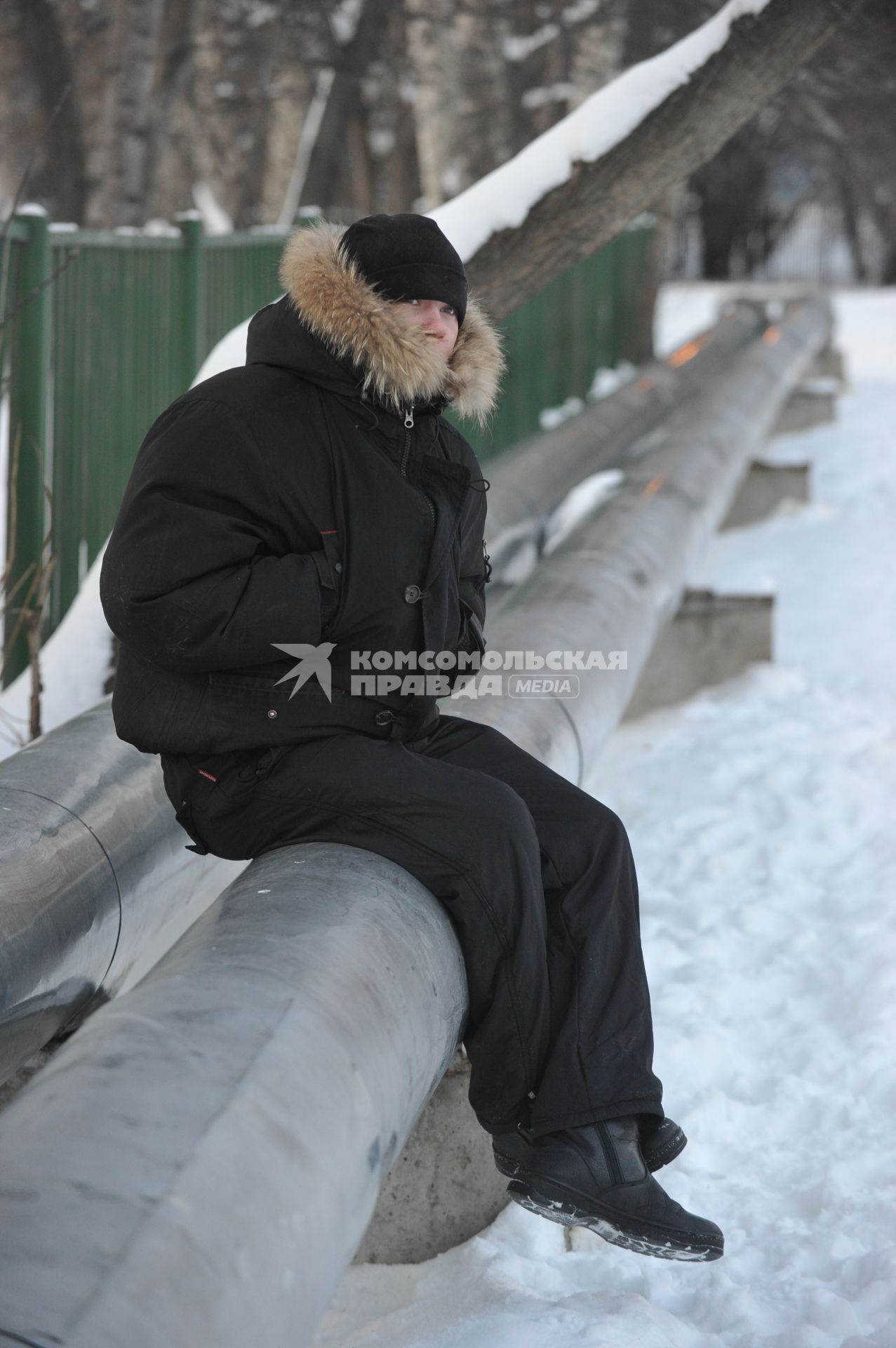 23 февраля 2011г. на фото: мальчик Сева. Сева с 1 января 2011г. живет на улице. Мать-героиня выкинула приемного сына умирать на мороз.