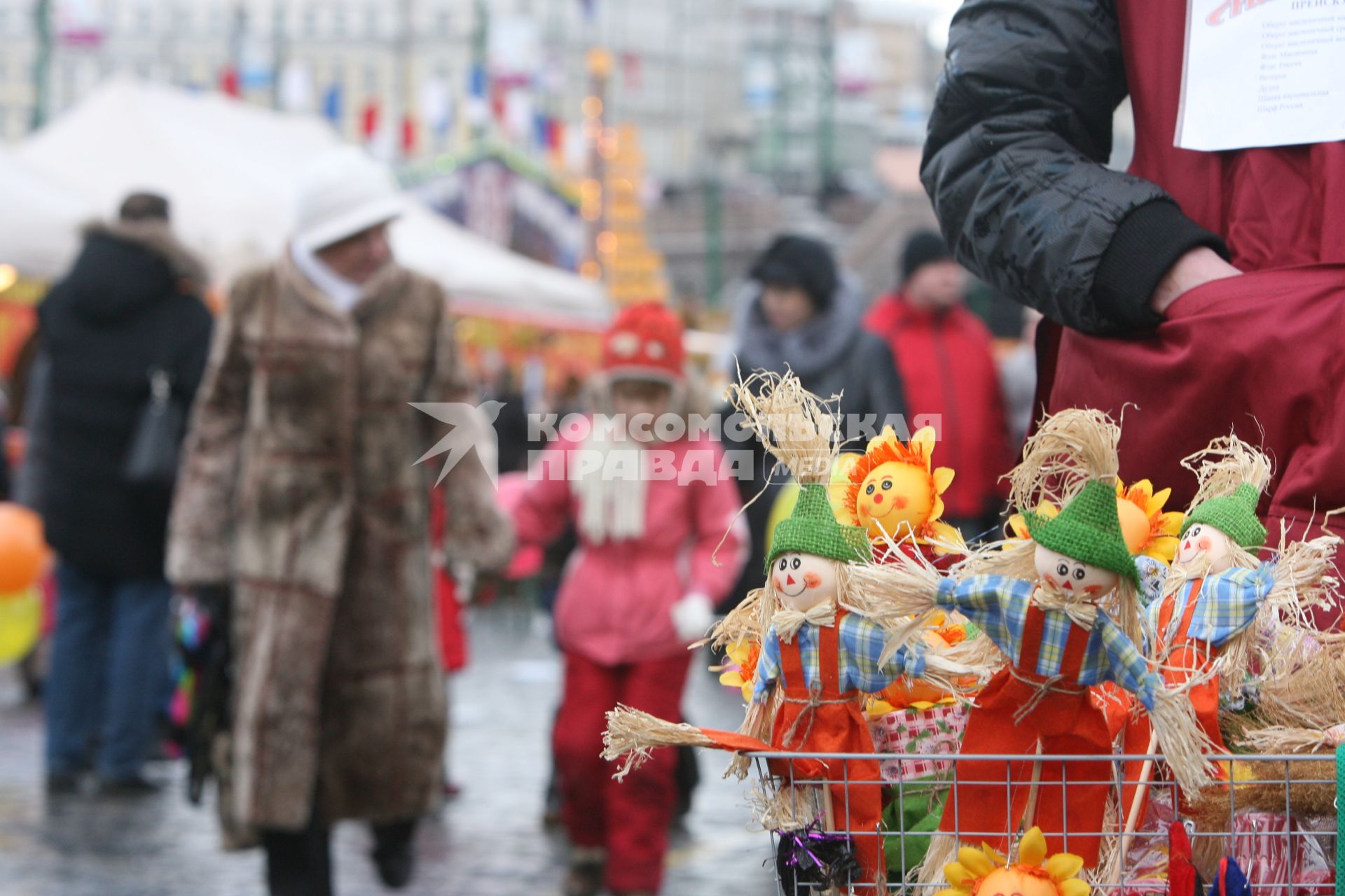 Масленица на Васильевском спуске, Москва, 5 марта 2011 года.