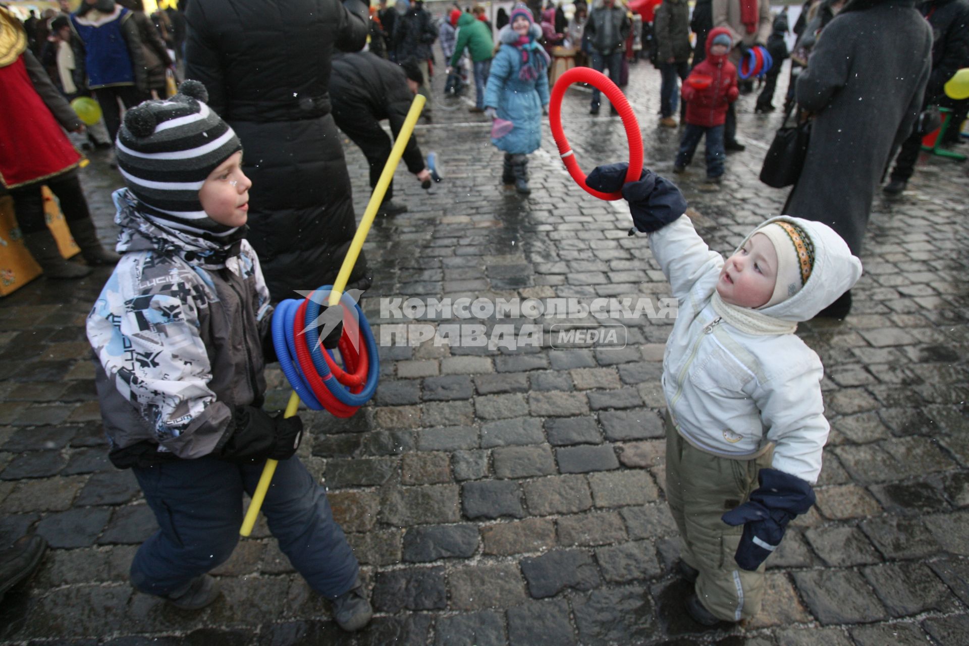 Масленица на Васильевском спуске, Москва, 5 марта 2011 года.