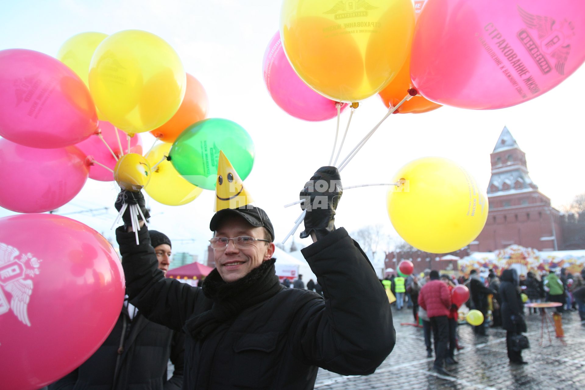 Масленица на Васильевском спуске, Москва, 5 марта 2011 года.