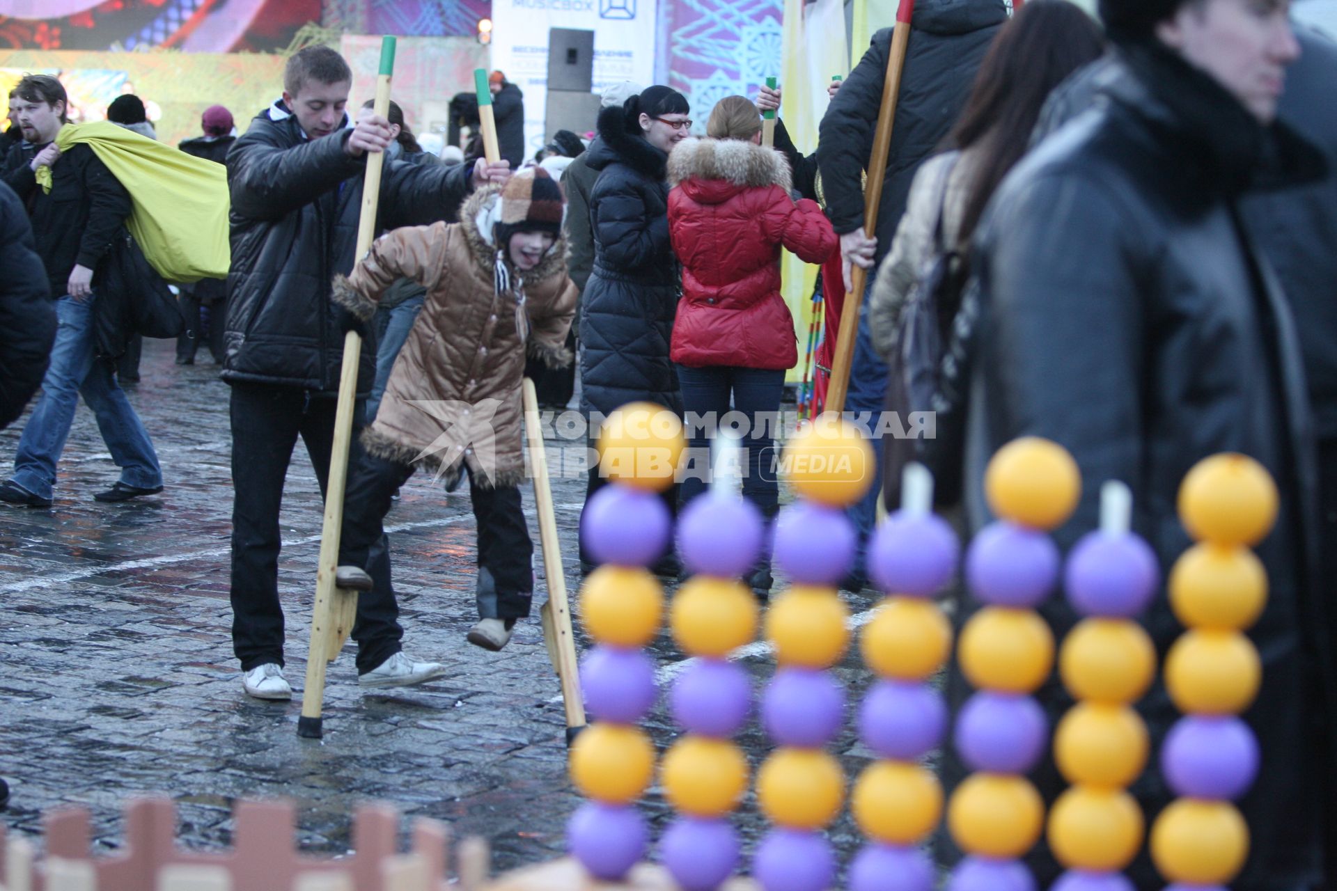 Масленица на Васильевском спуске, Москва, 5 марта 2011 года.