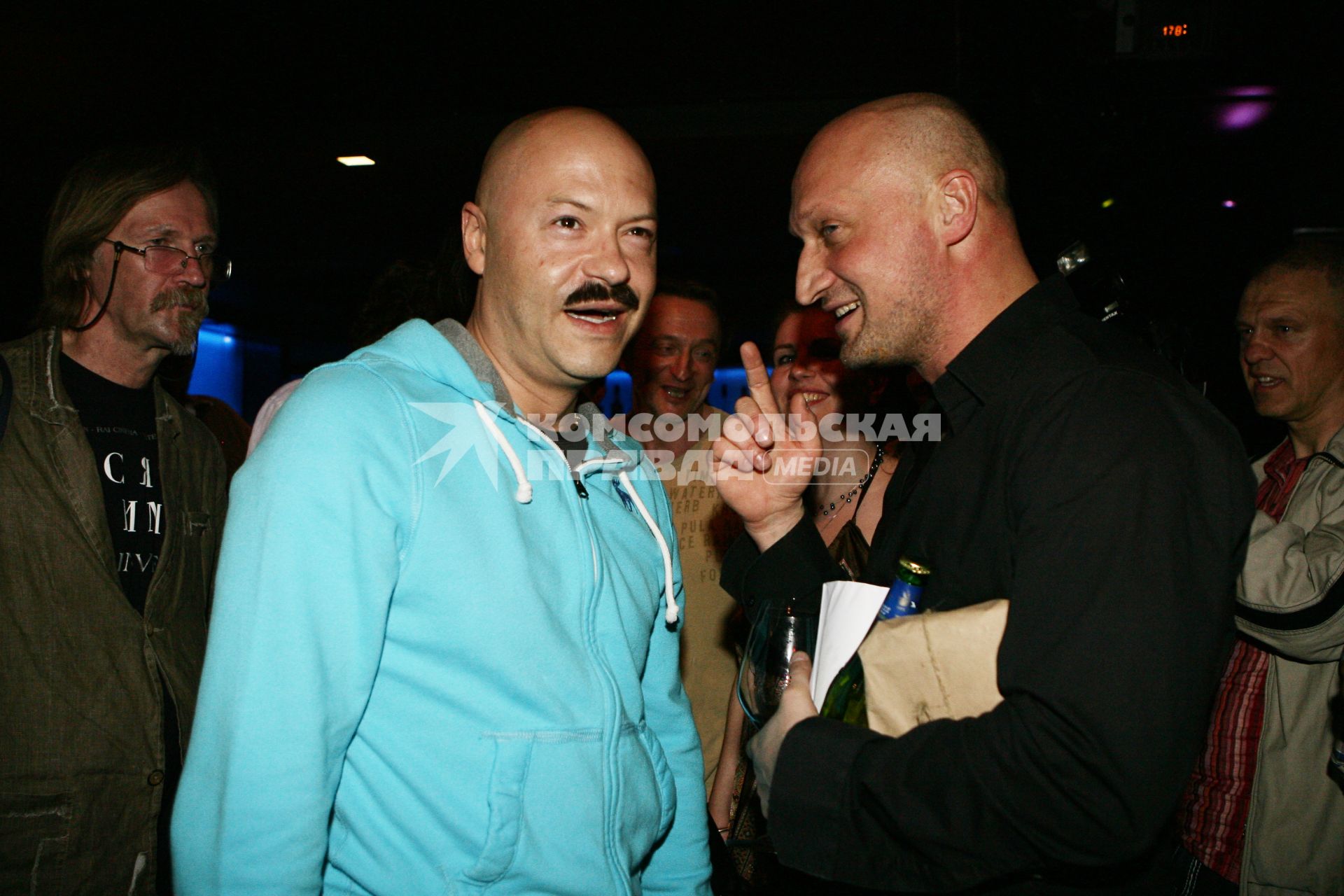 Актер и режисер Федор Бондарчук и актер Гоша Куценко на презентации альбома Гошы Куценко МАЙ ВОРЛД. 19 мая 2010 года.