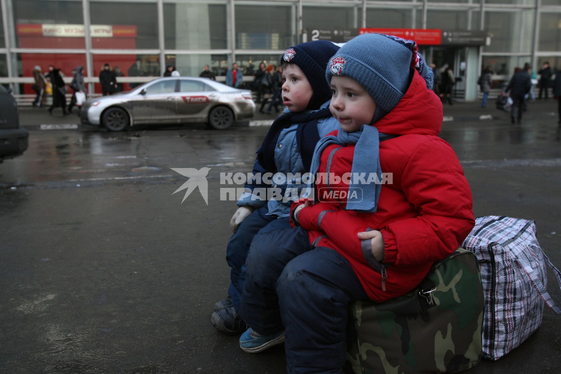 Такси на Курском вокзале, Москва, 3 марта 2011 года.