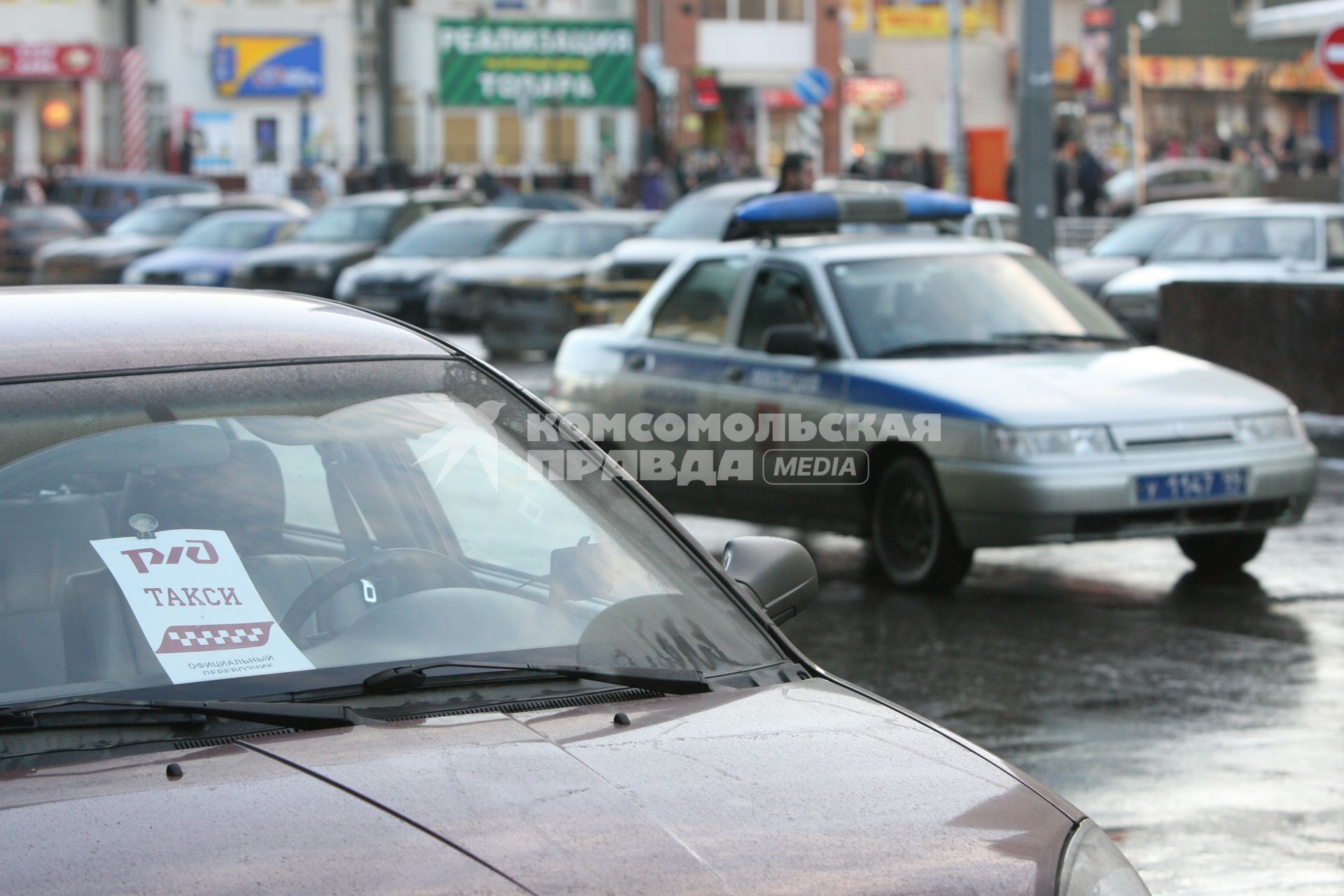 Такси на Курском вокзале, Москва, 3 марта 2011 года.