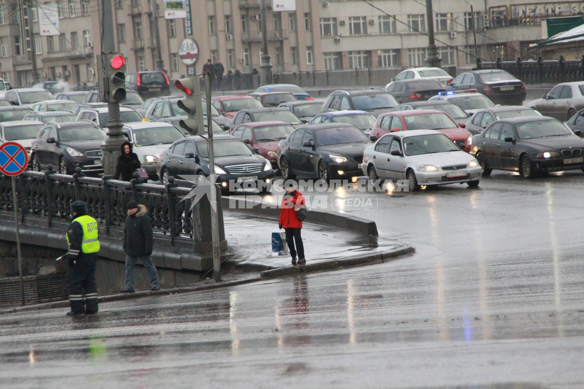 30 марта 2011г. Россия. Москва, автомобильная пробка.