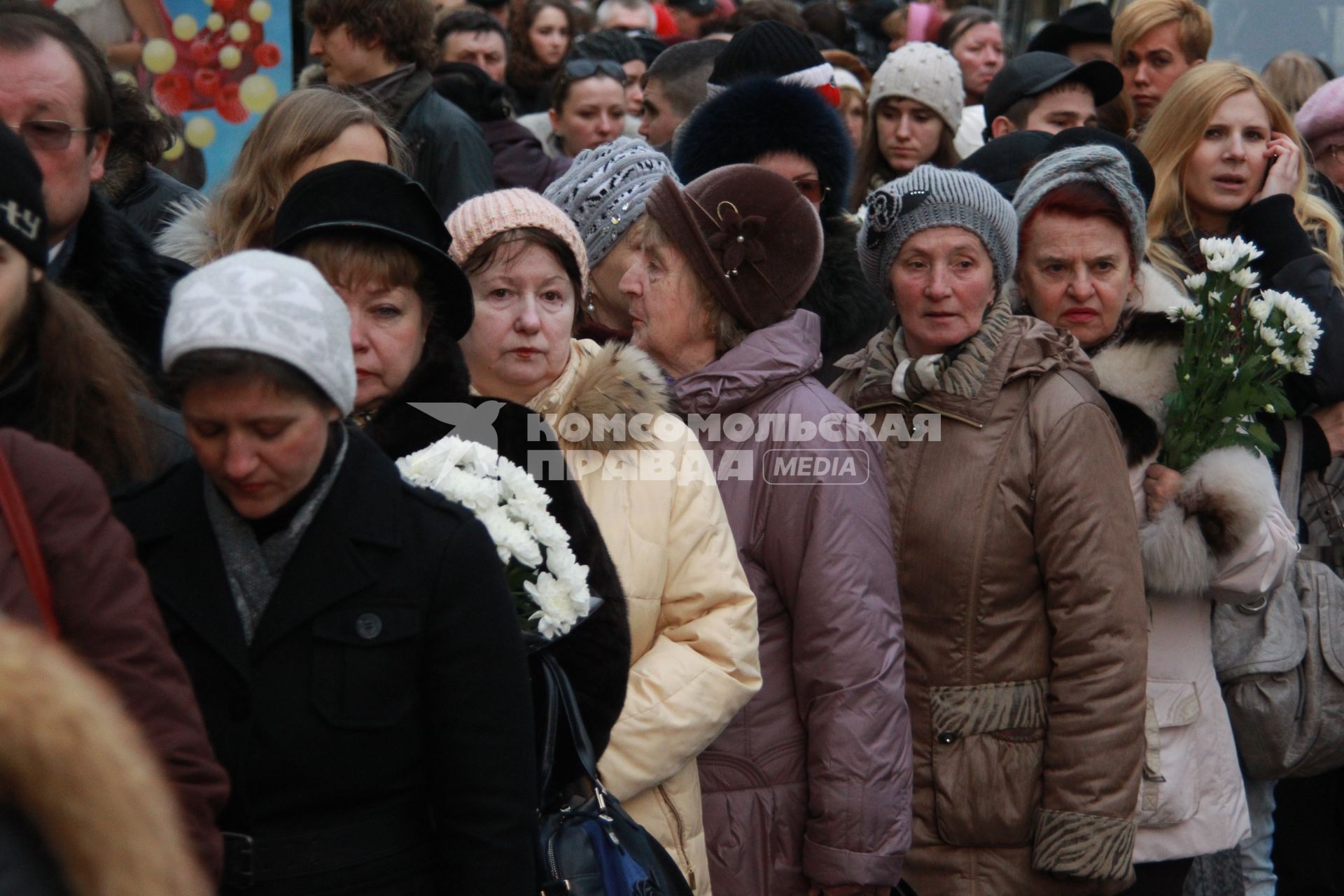 02 апреля 2011 г. Тысячи людей пришли проститься с великой актрисой Людмилой Гурченко.