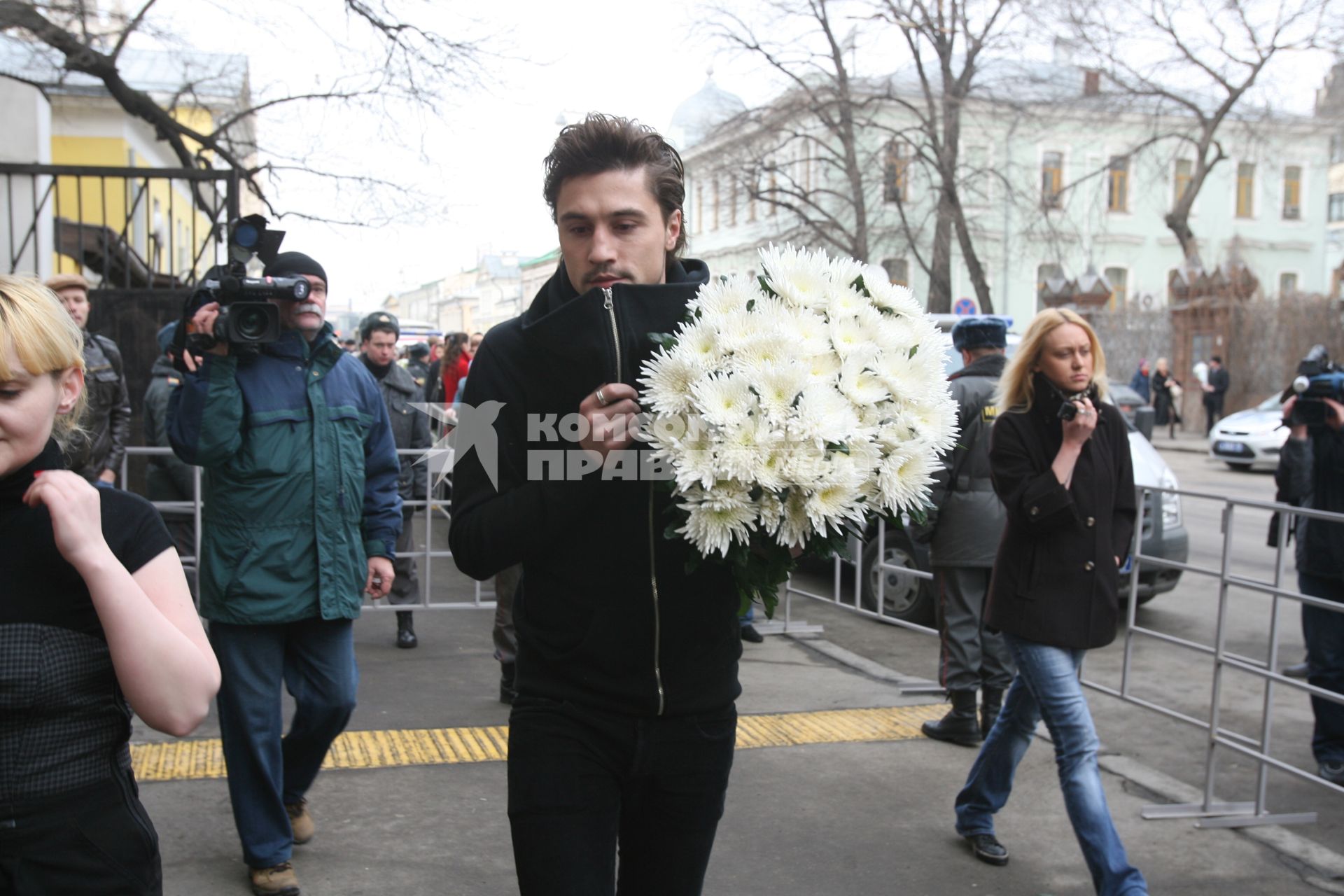 Панихида Людмилы Гурченко в Центральном Доме литераторов, Дима Билан, Москва, 2 апреля 2011 года.