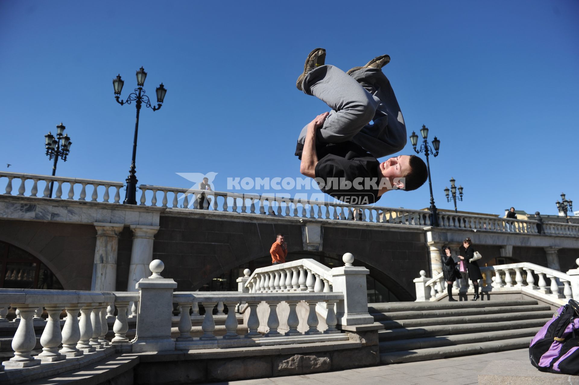 04 апреля 2011 г. Россия, Москва. Манежная площадь. Молодежь, спорт, Паркур.