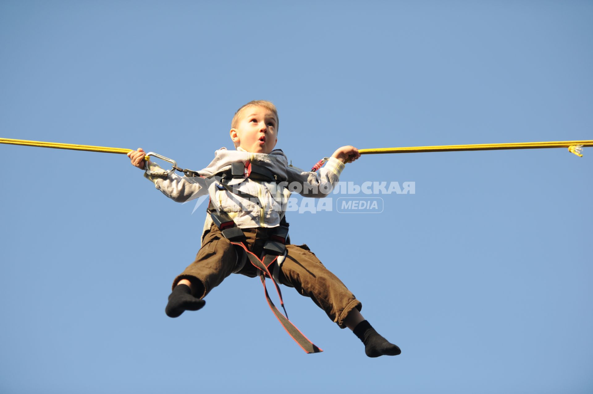 Горожане на отдыхе в парке ВДНХ, Москва, 24 апреля 2011 года