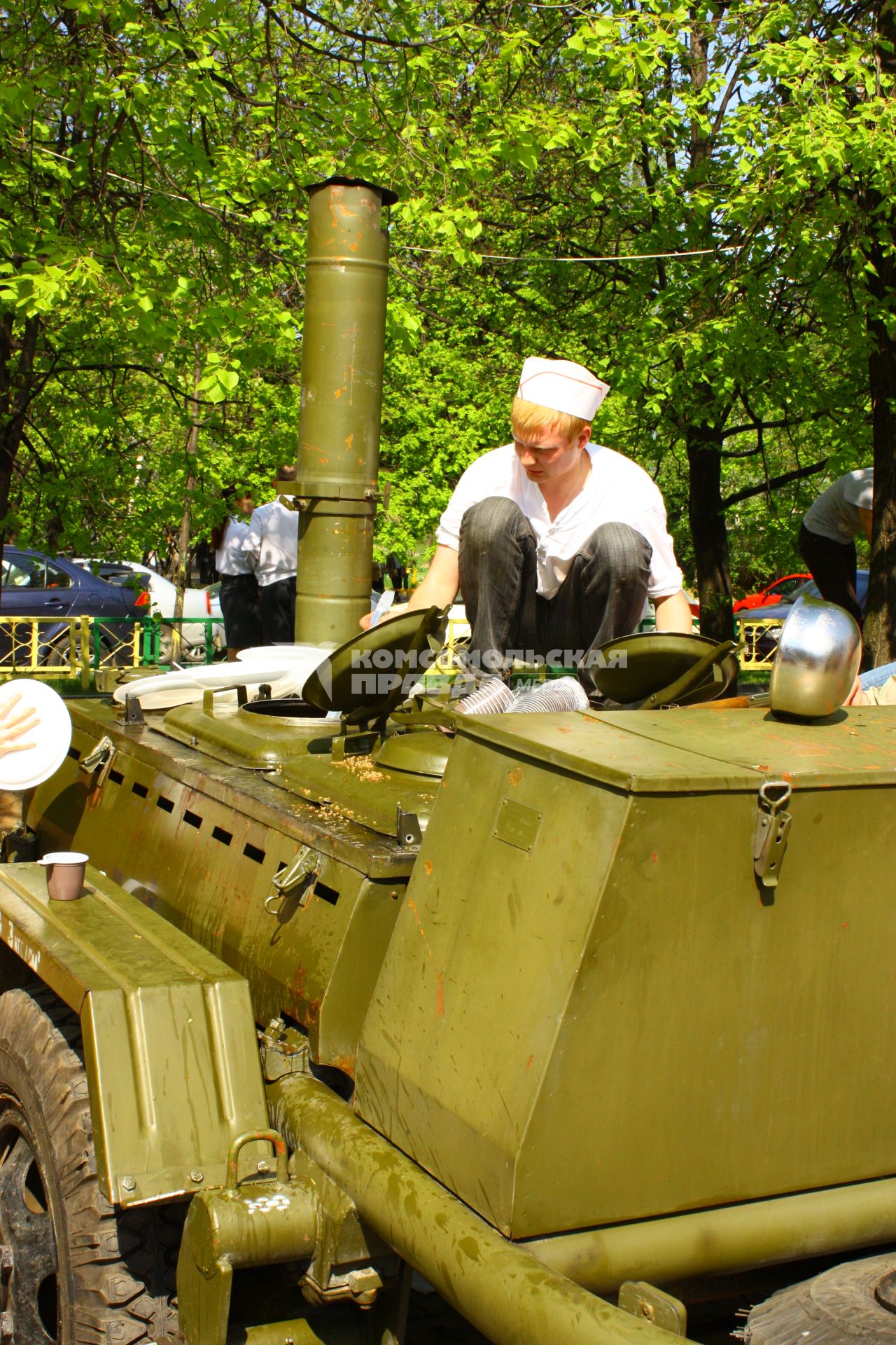 Москва 09 мая 2010 год. Военно-полевая кухня. Армейская еда.