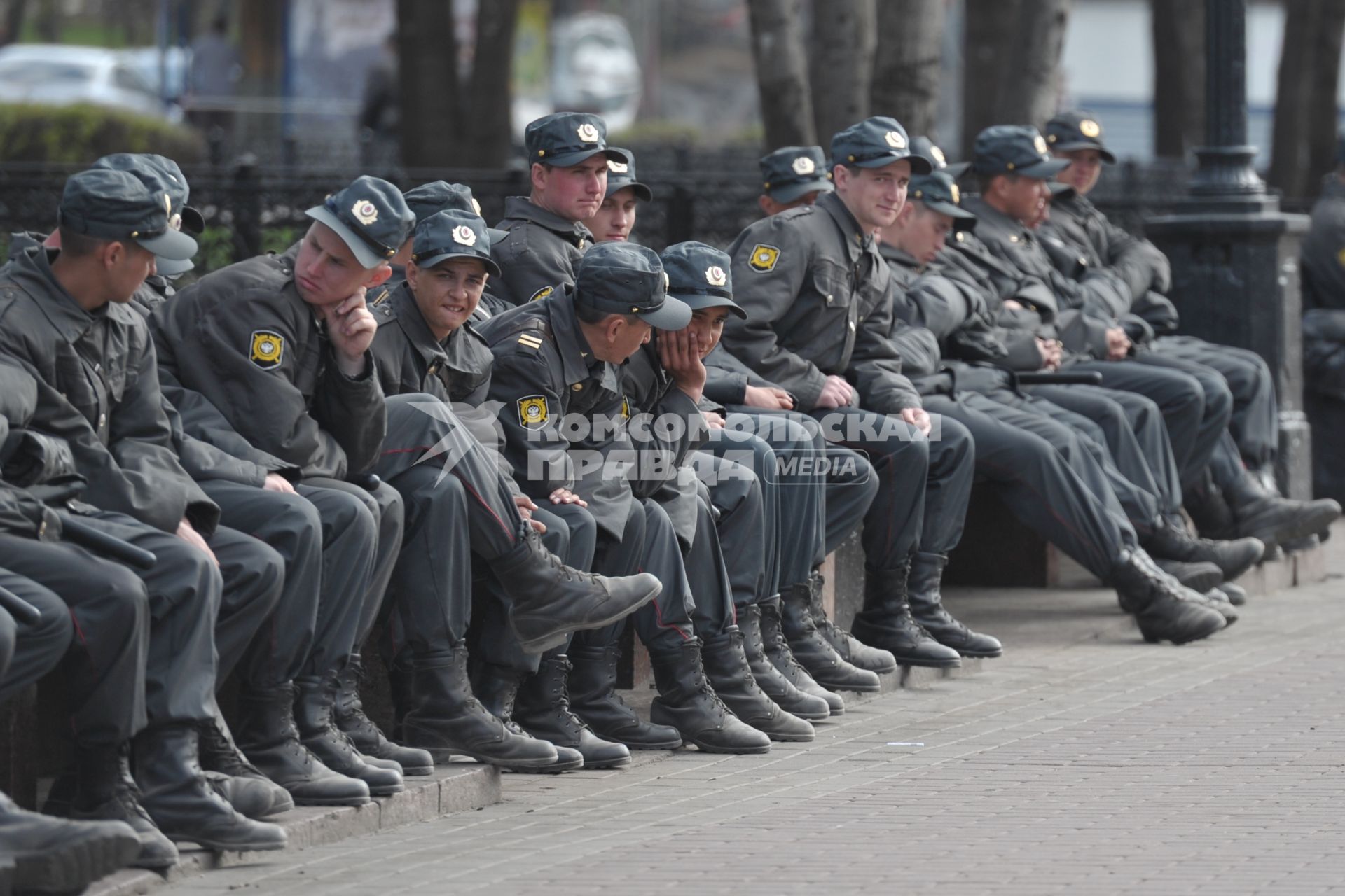 Полицейские в городе на первомай, Москва, 1 мая 2011 года