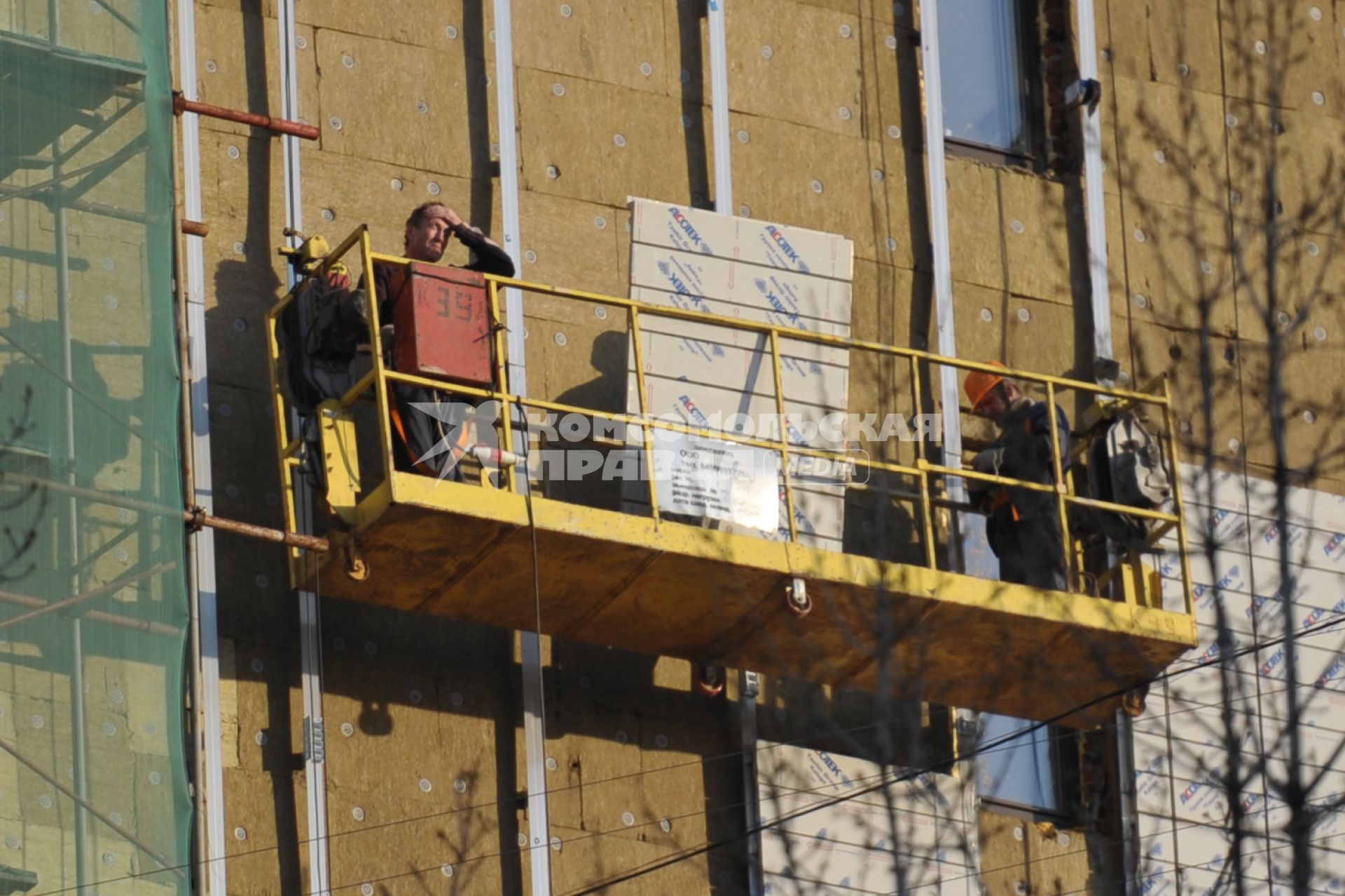 Капремонт фасада здания, Москва, 24 апреля 2011 года