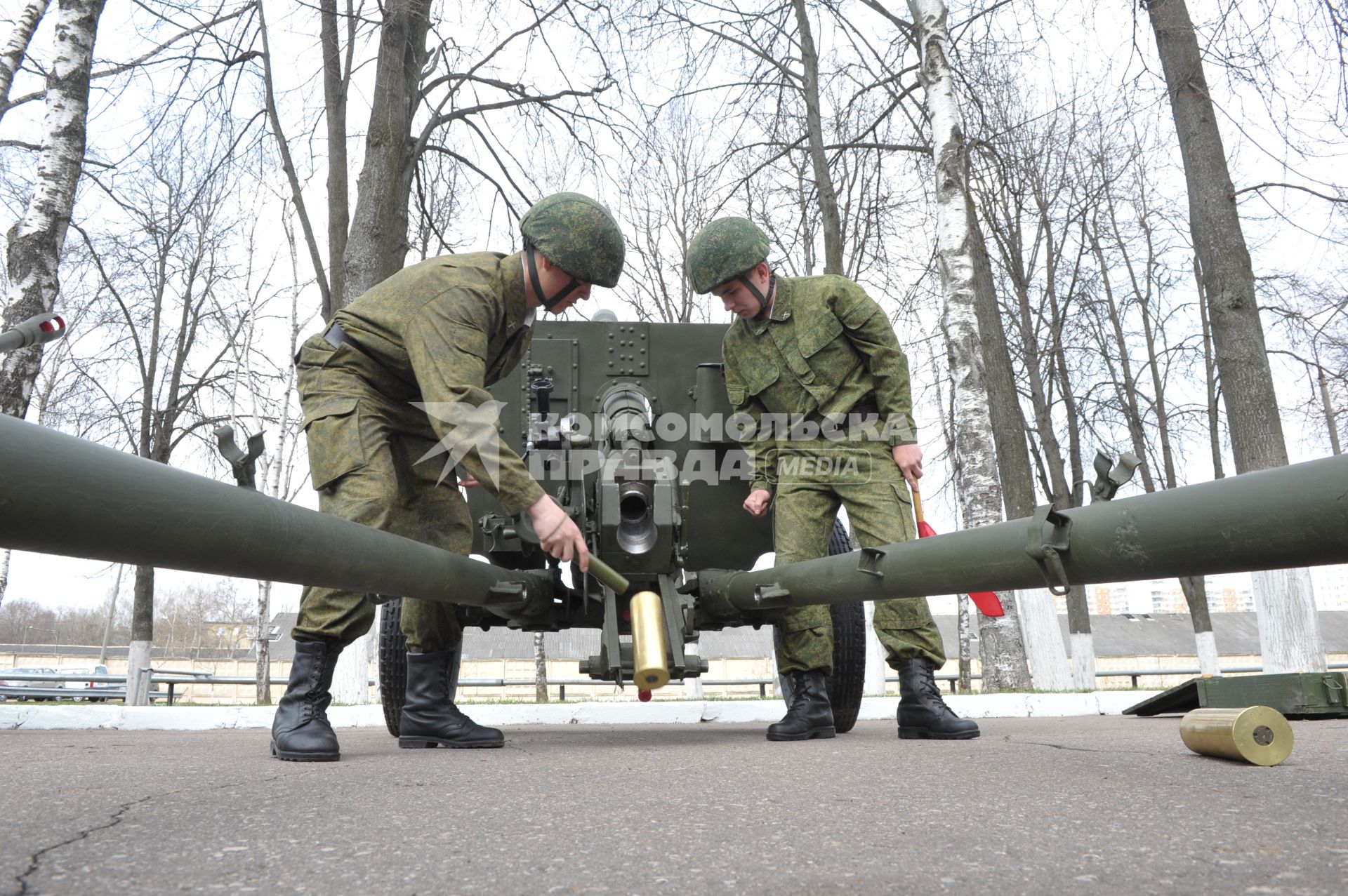 Демонстрация пуска салюта из пушек, Москва, 28 апреля 2011 года