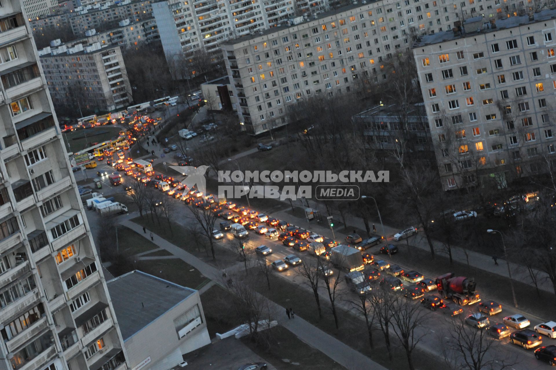 20 апреля 2011 год.Россия, Москва. Вечерняя Москва. Автомобильные пробки.