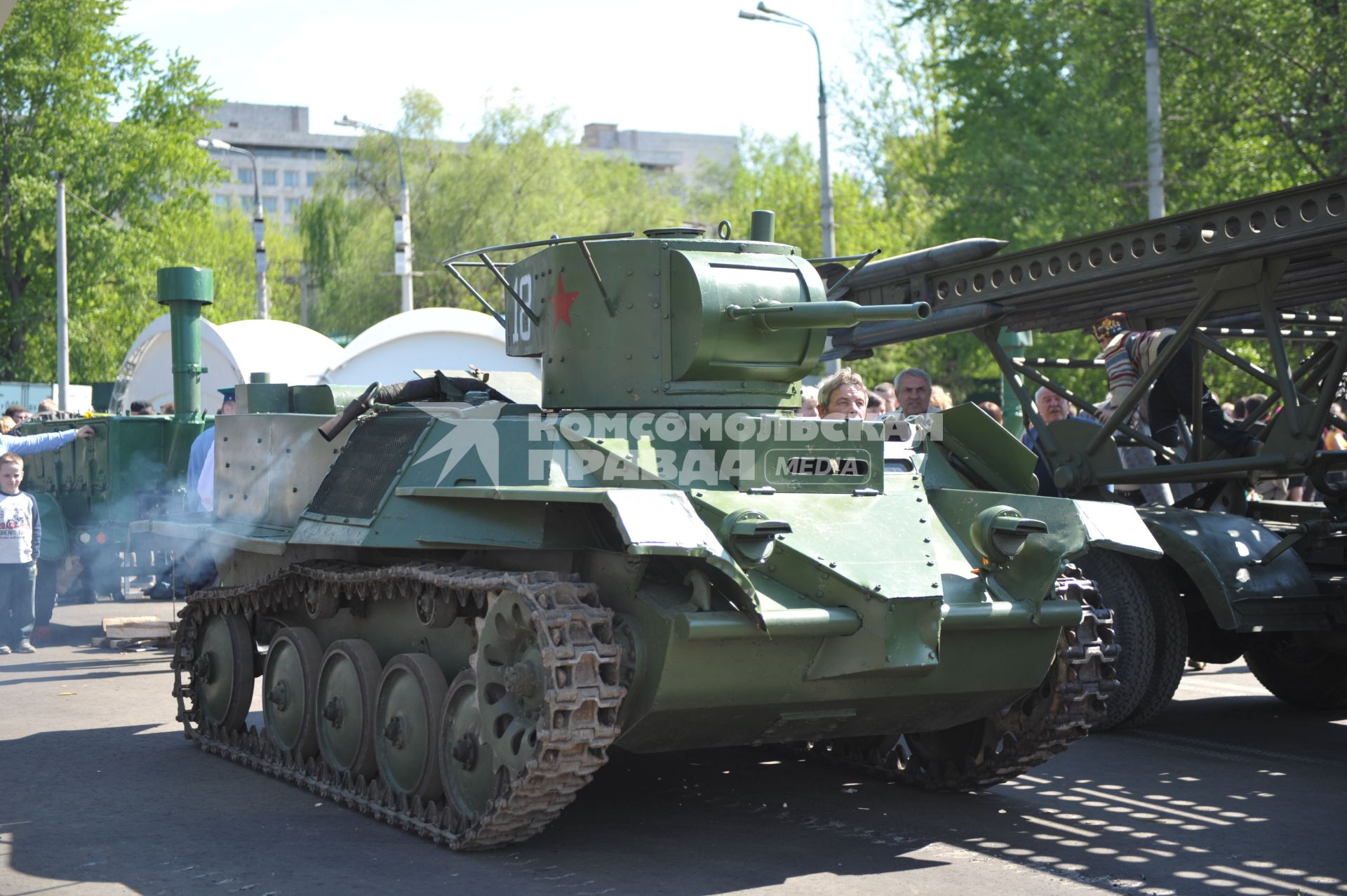 Празднование Дня Победы в ЦПКиО им. Горького, Москва, 9 мая 2011 года