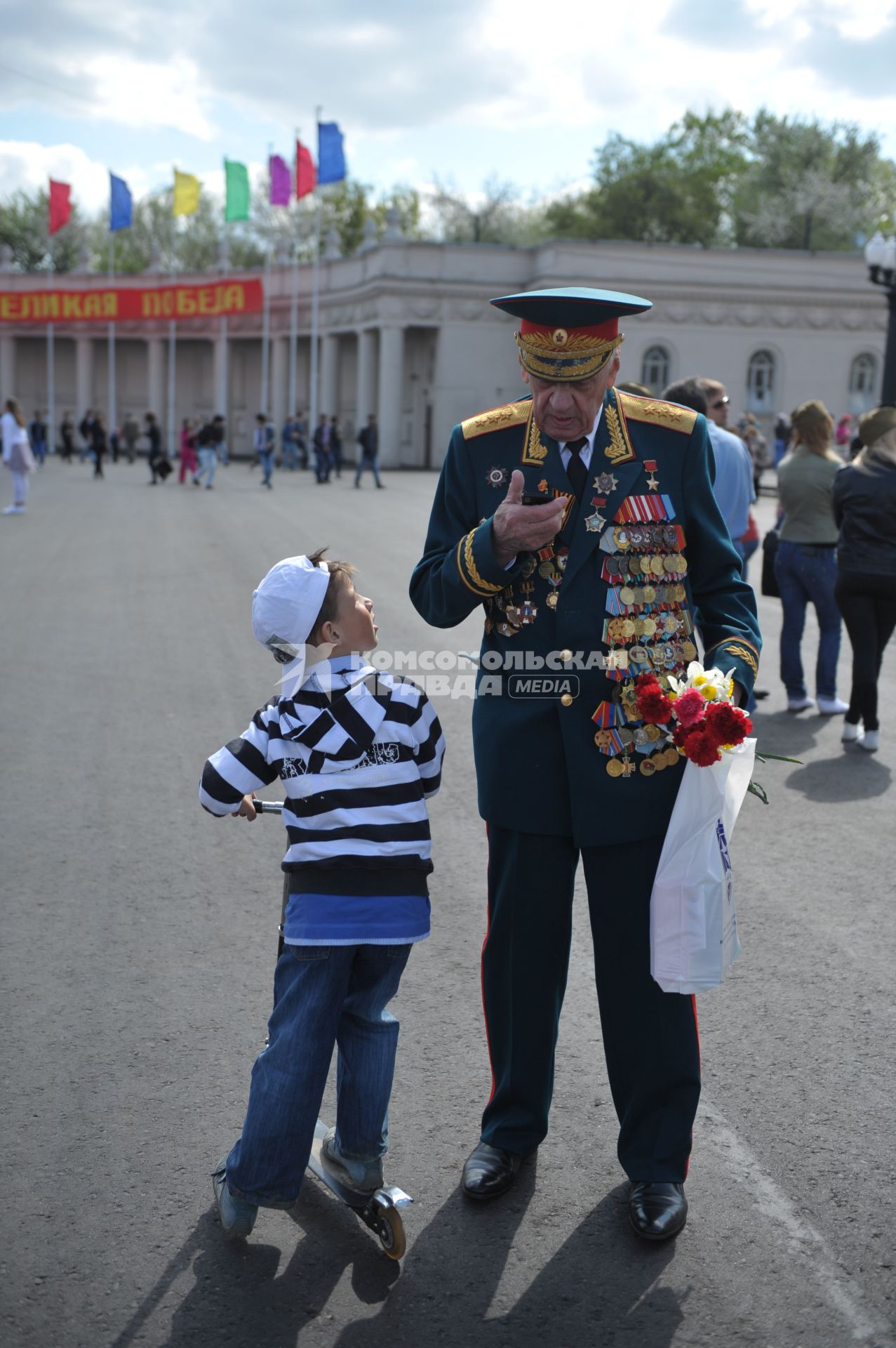 Празднование Дня Победы в ЦПКиО им. Горького, Москва, 9 мая 2011 года