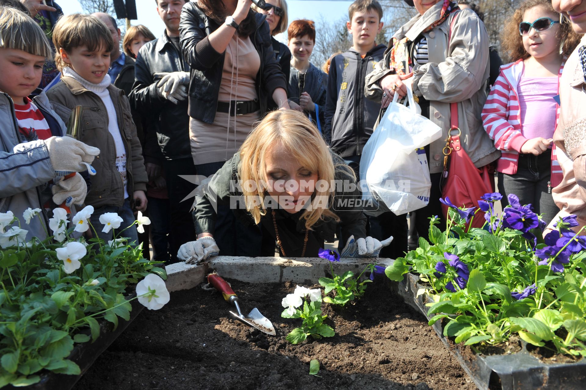 23 апреля 2011г. В парке культуры и отдыха Сокольники прошел субботник РАДИО ДАЧА.